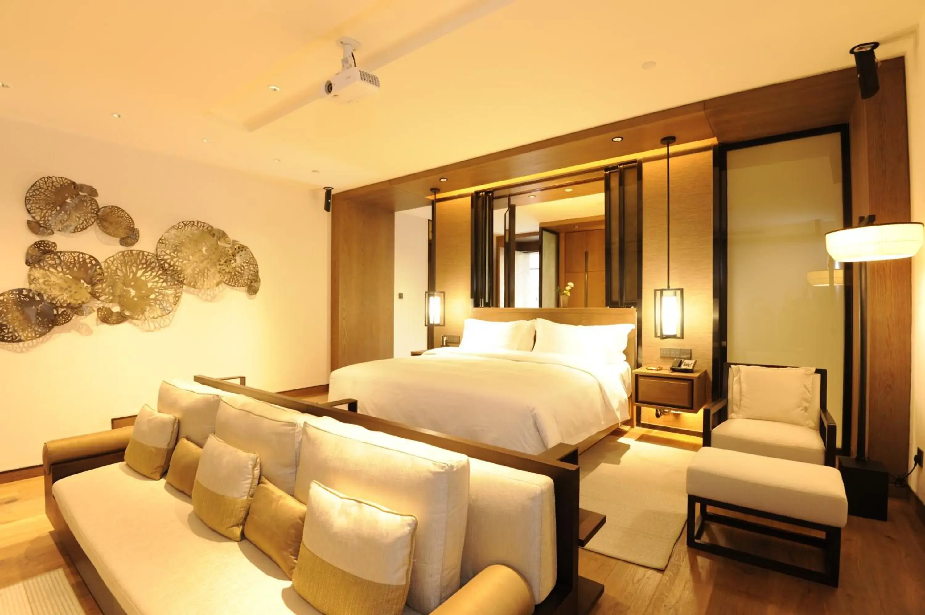 Double Room with Lake View in Jinshuo Holiday Hotel Double Room with Lake View in Jinshuo Holiday Hotel