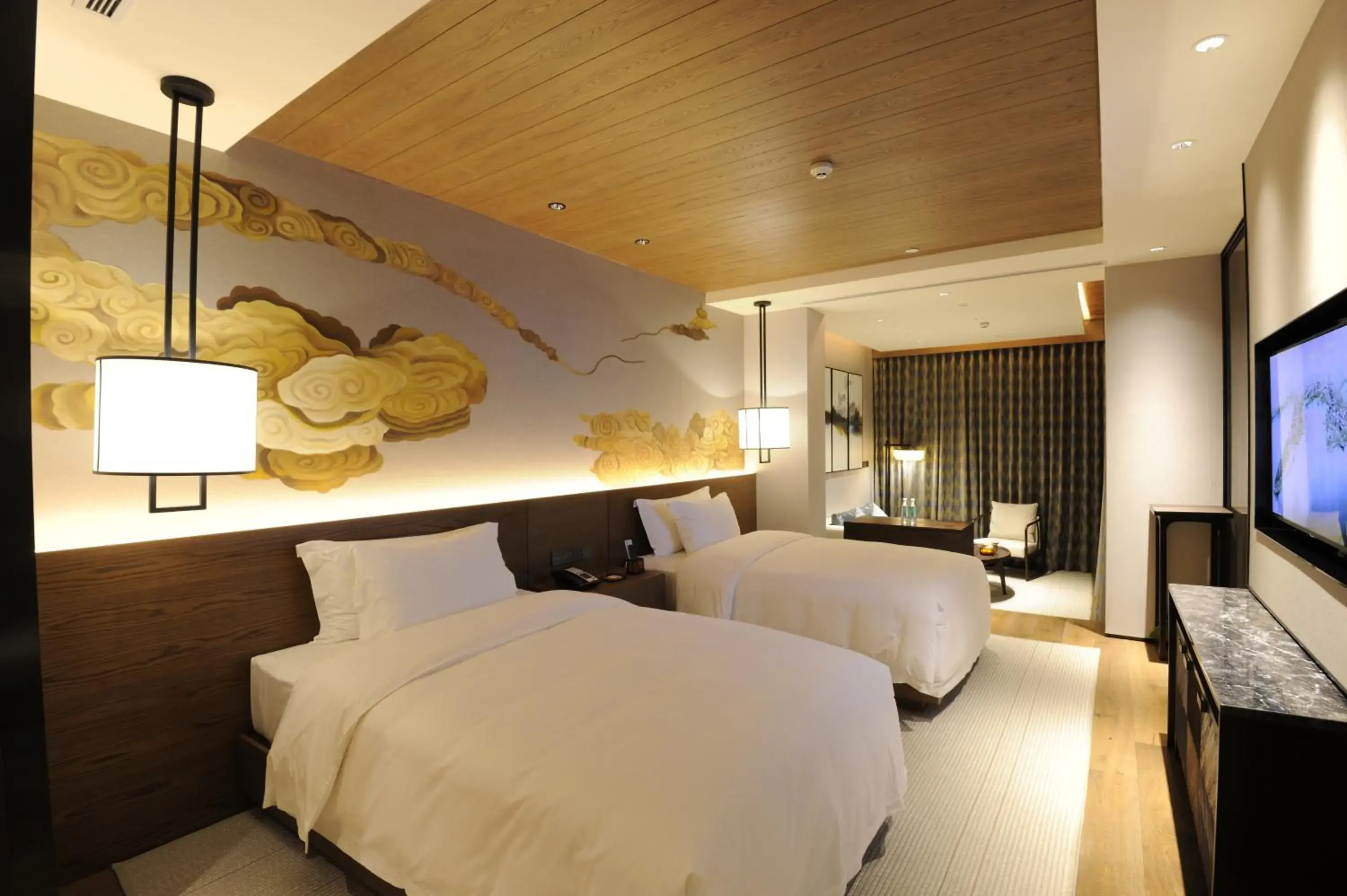 Twin Room with Lake View in Jinshuo Holiday Hotel Twin Room with Lake View in Jinshuo Holiday Hotel