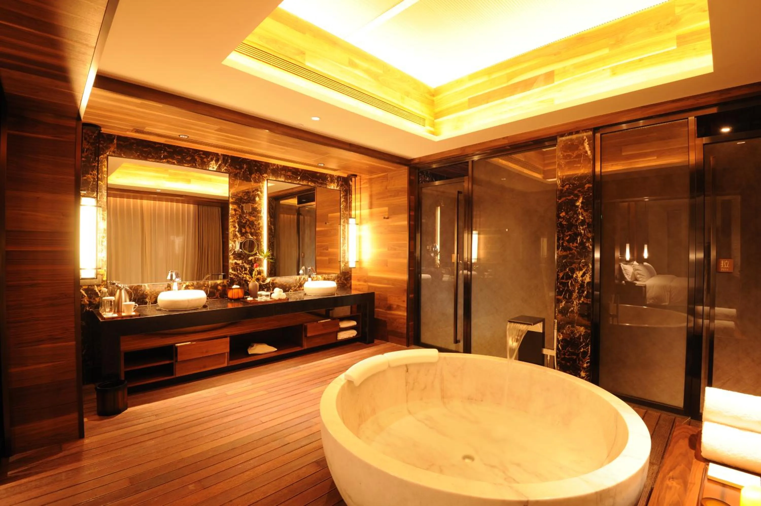 Bathroom in Jinshuo Holiday Hotel
