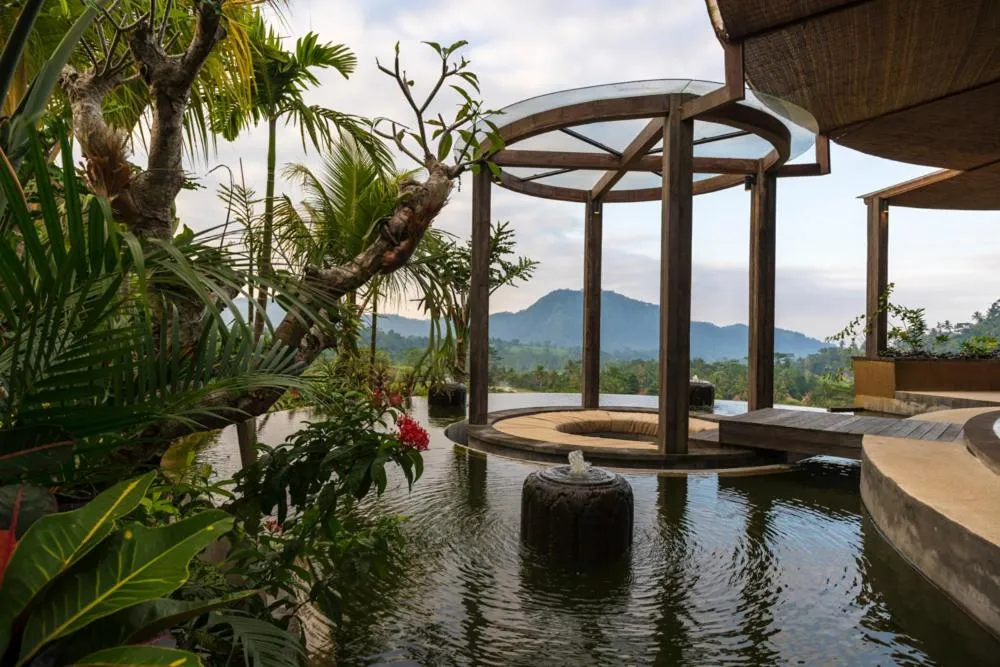 Property building in Wapa di Ume Sidemen