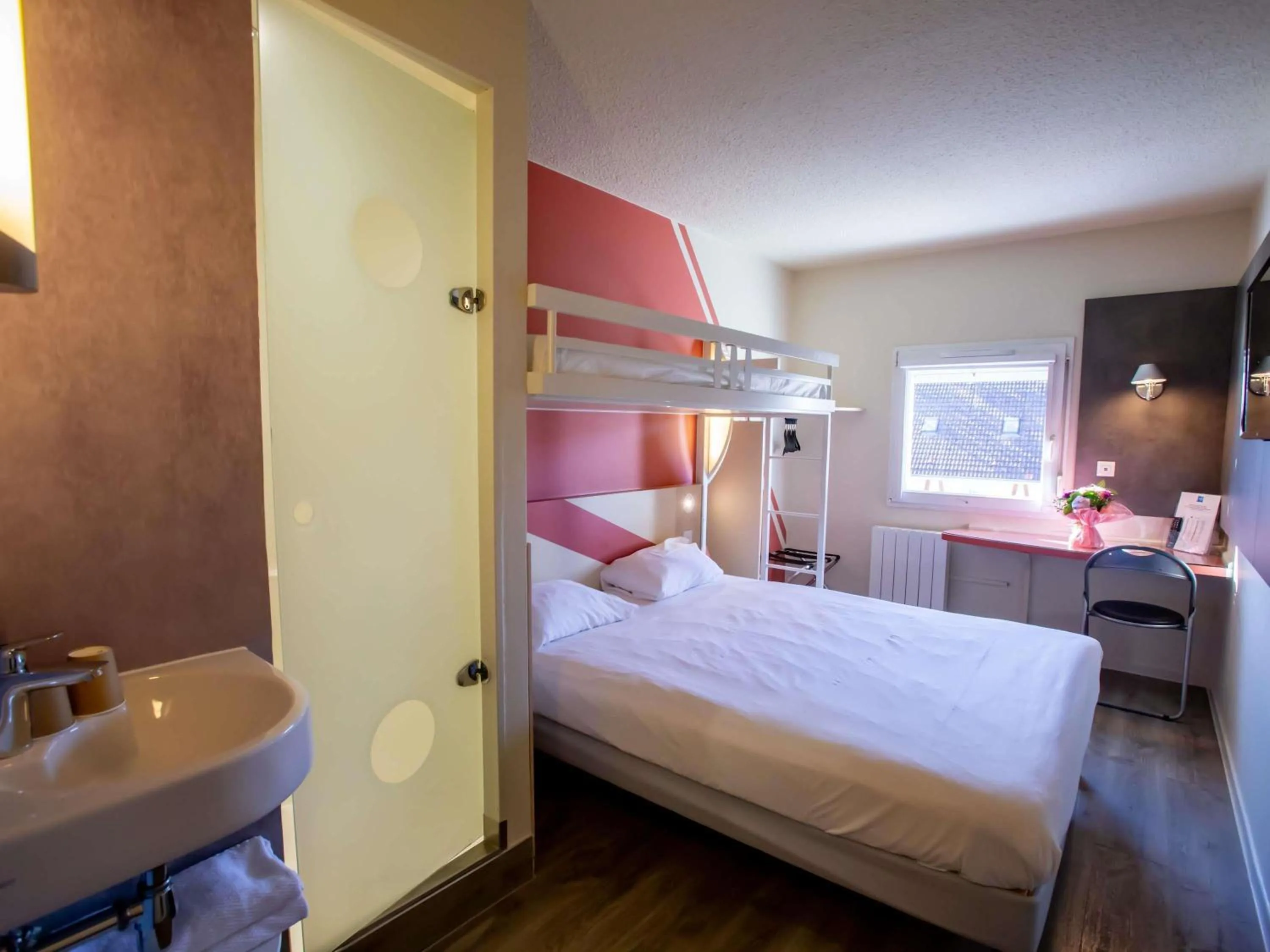 Bedroom, Bed in ibis budget Haguenau Strasbourg Nord