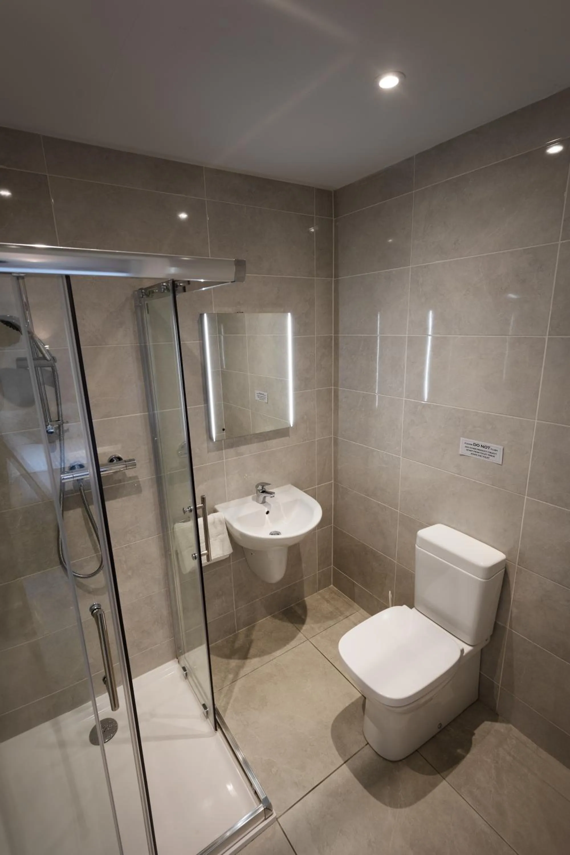 Shower in Killarney View House B&amp;B