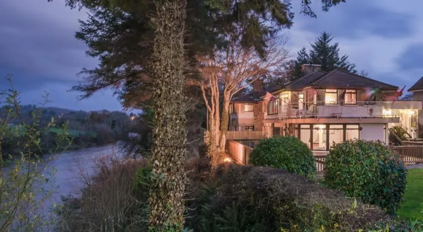 Property building in Killarney View House B&amp;B