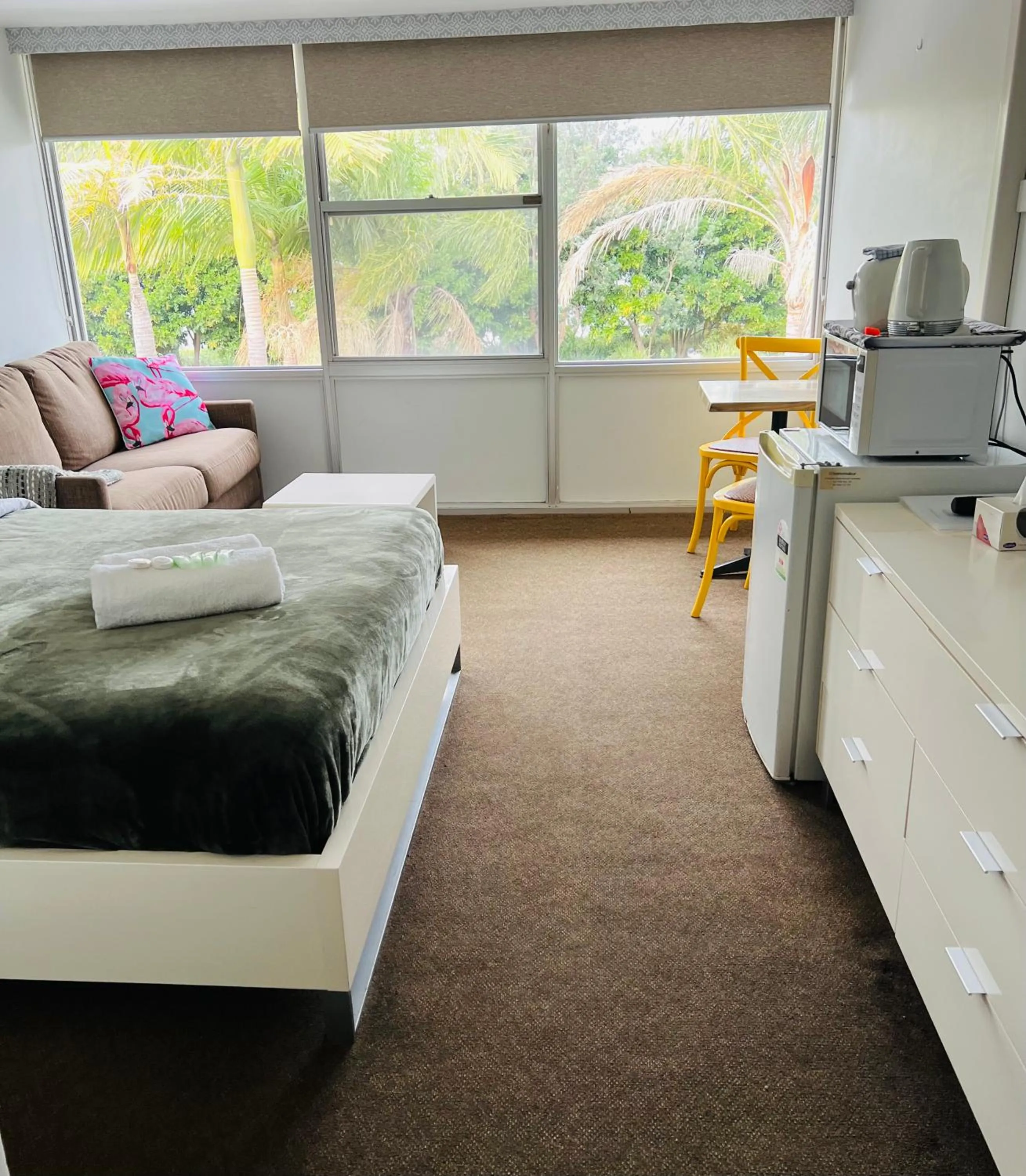 Bed in Ettalong Beach motel