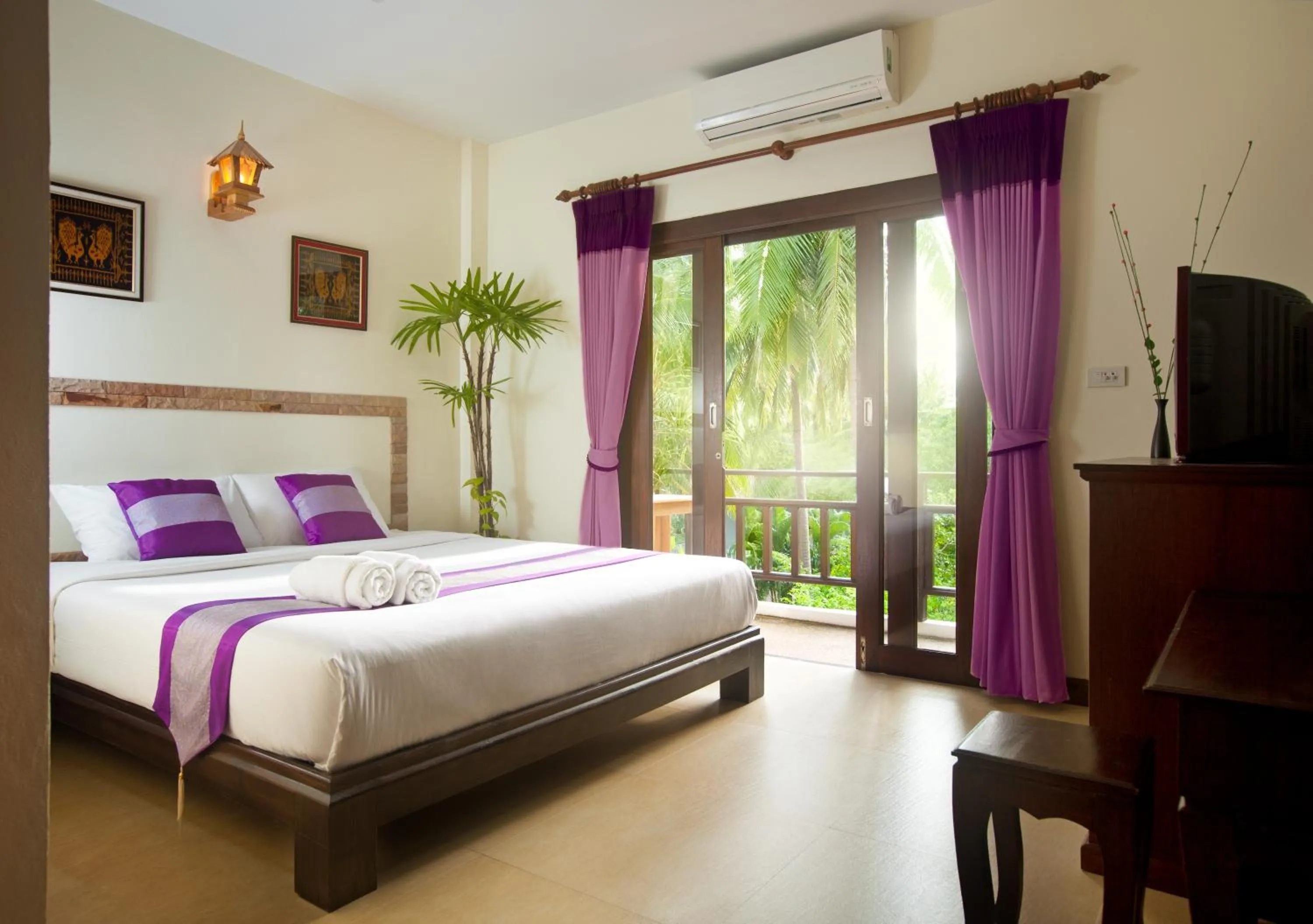 Bed in Shanti Boutique Hotel