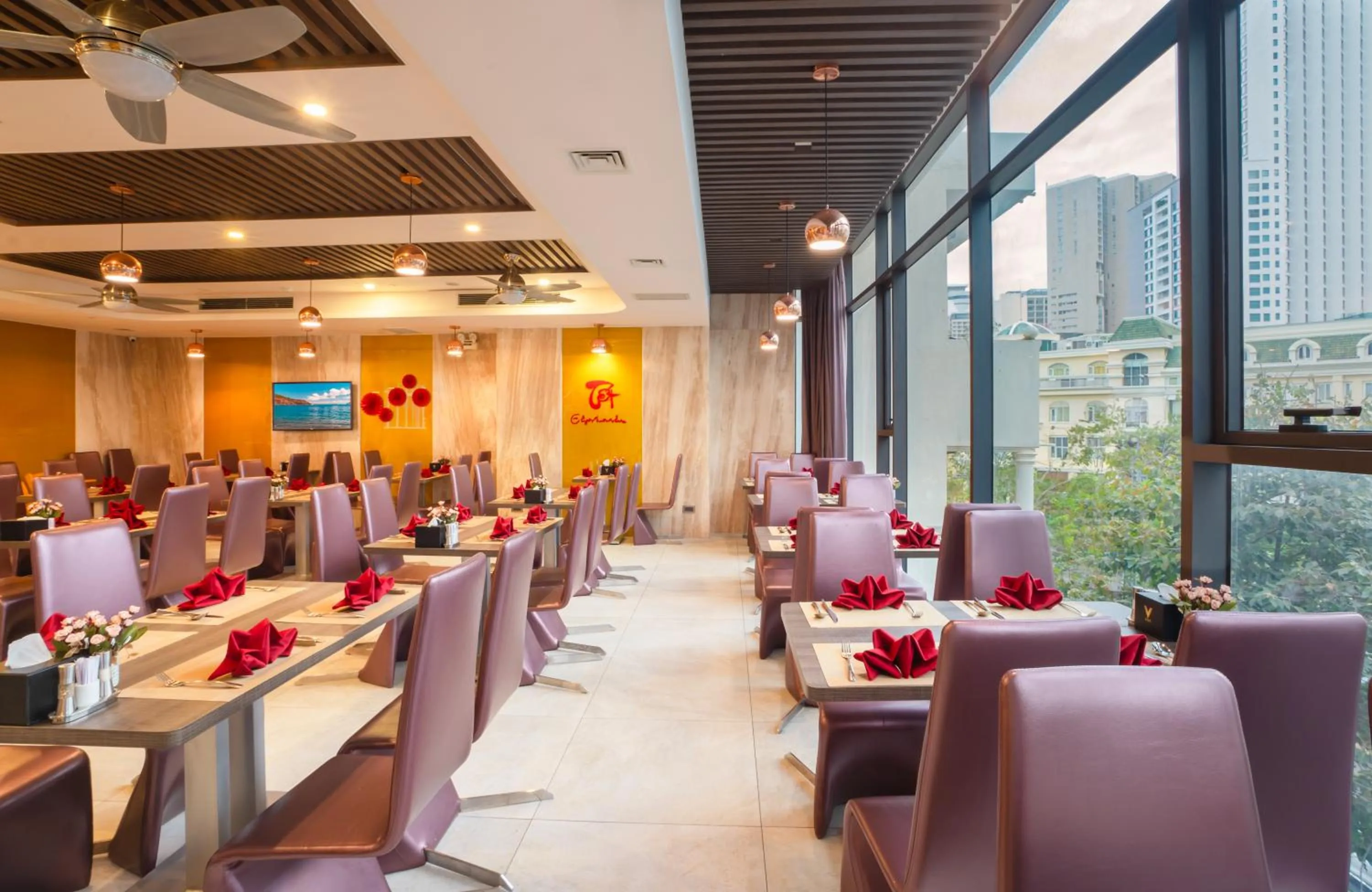 Restaurant/places to eat in V Hotel Nha Trang