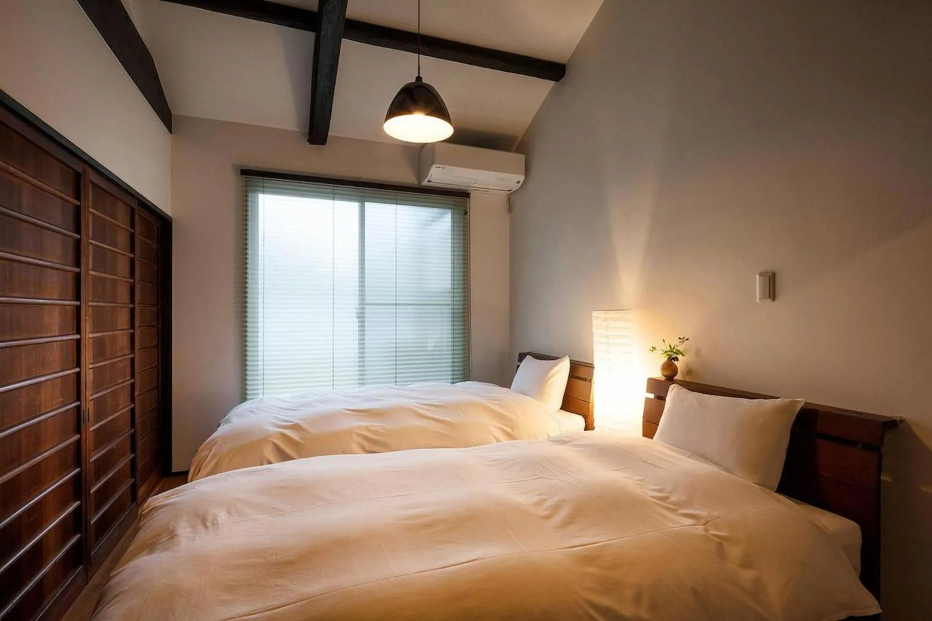 Bedroom, Bed in Nijo sikibu an