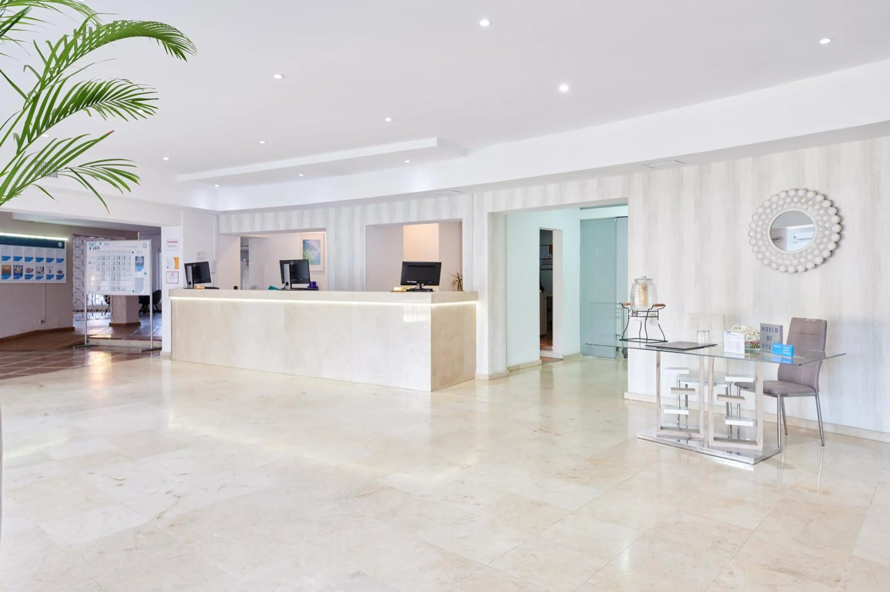 Lobby or reception in AluaSun Marbella Park