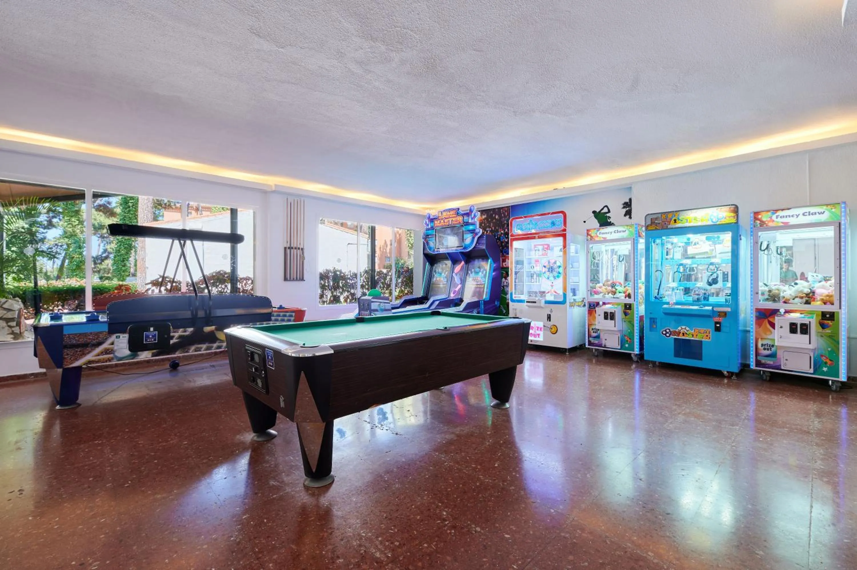 Billiard in AluaSun Marbella Park