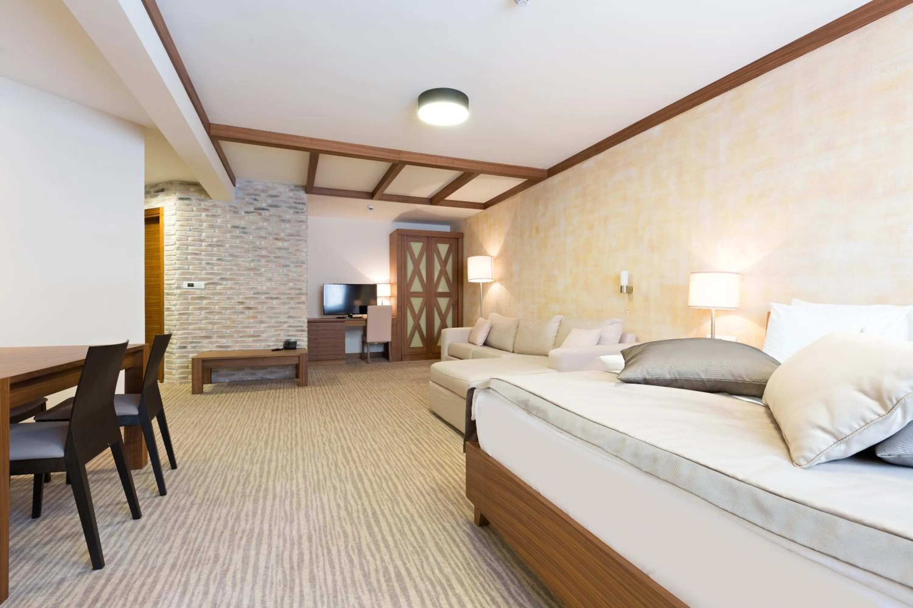 Living room, Bed in Aparthotel Vucko