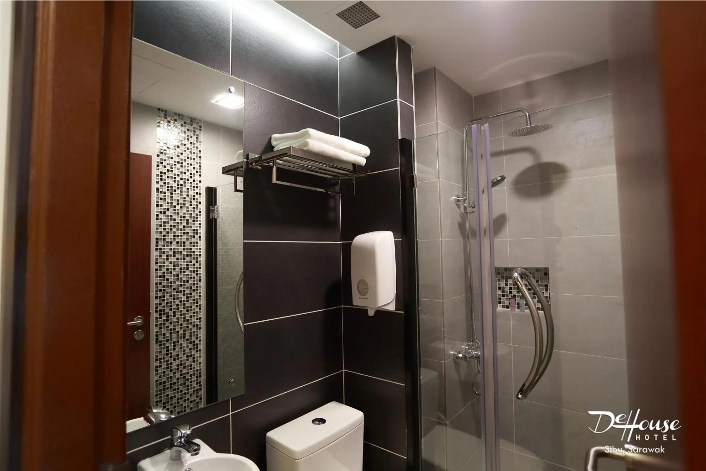 Bathroom in De House Hotel