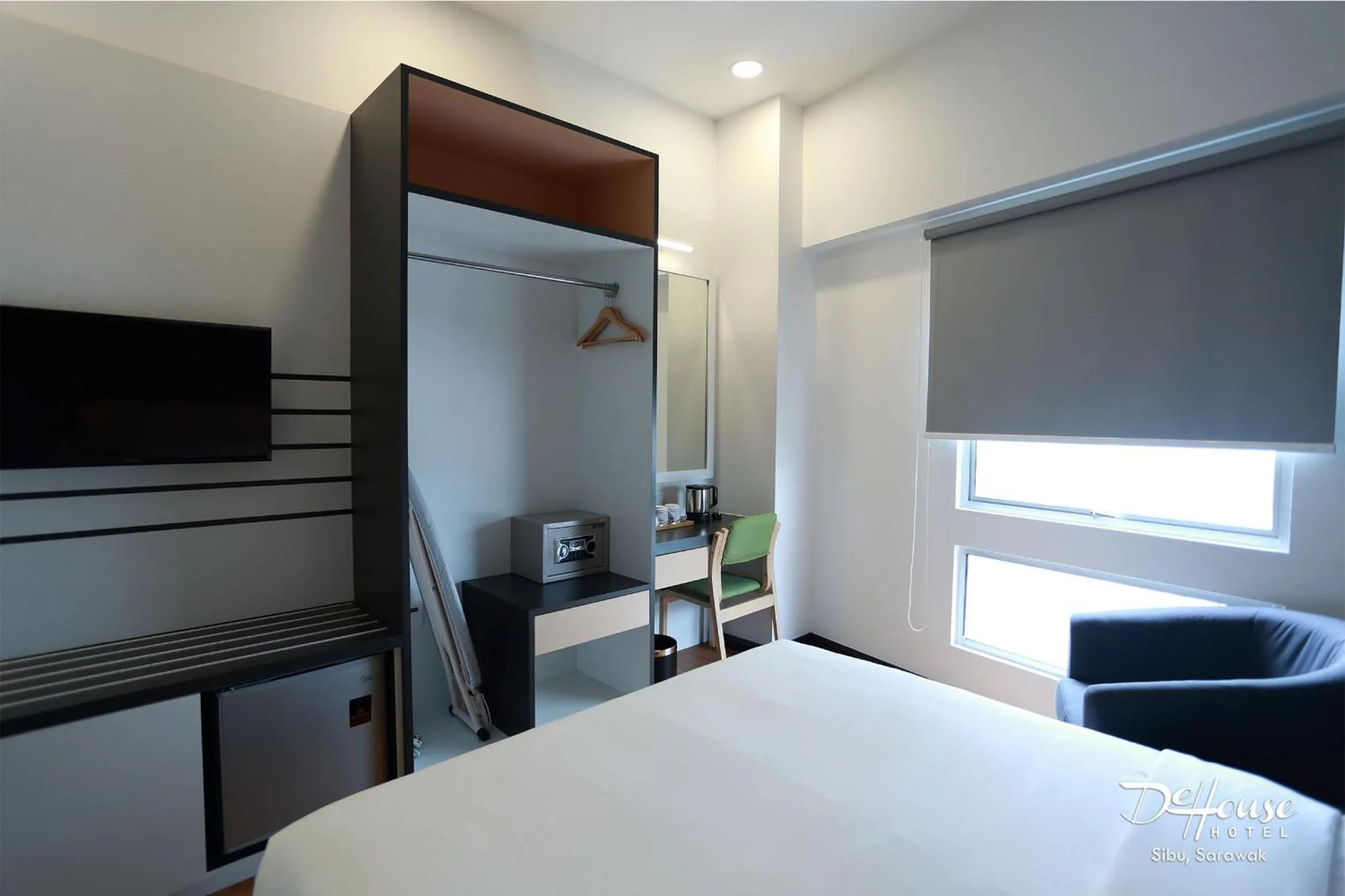 Photo of the whole room, Bed in De House Hotel