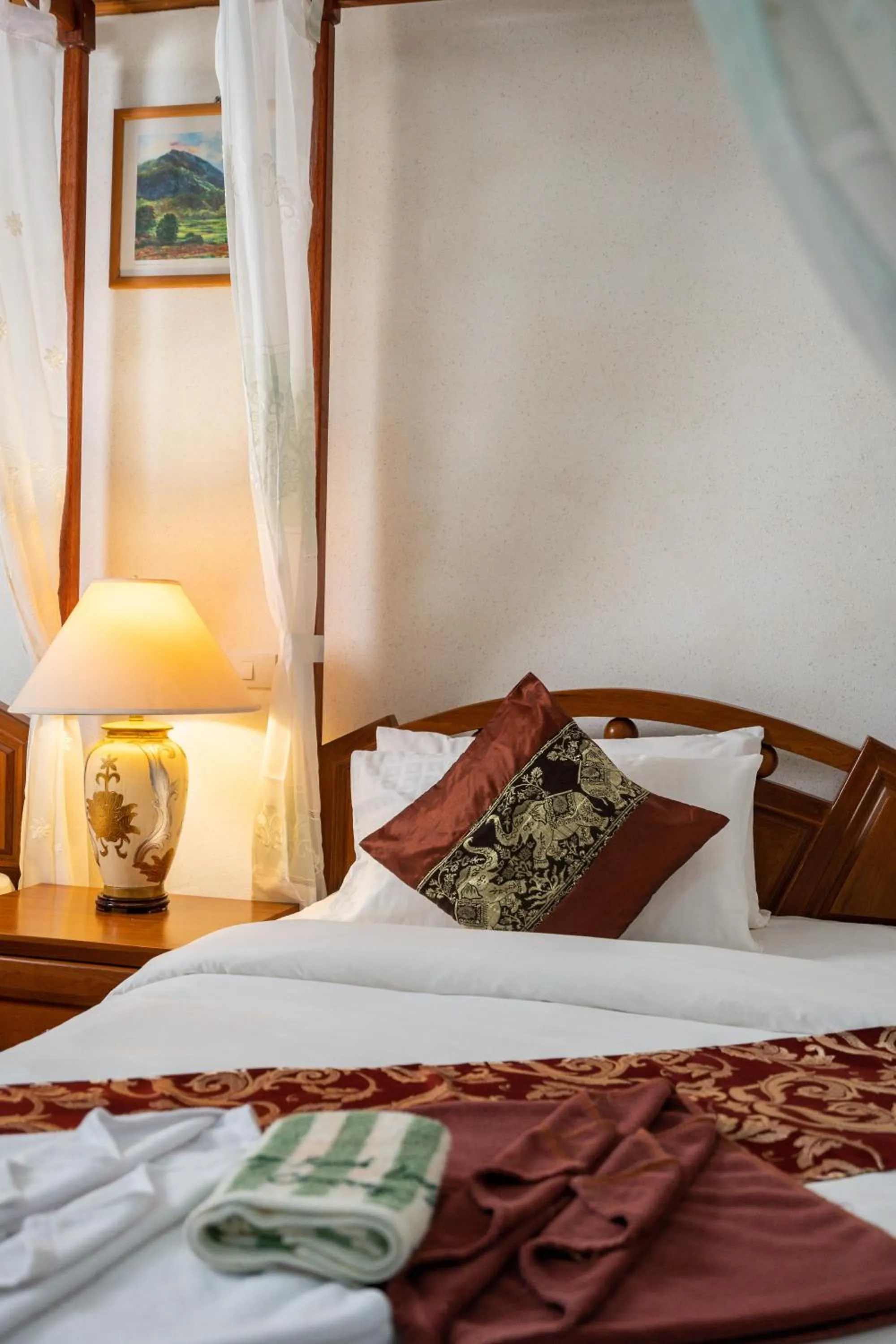 Bed in Long Beach Lodge, Chaweng Beach, Koh Samui