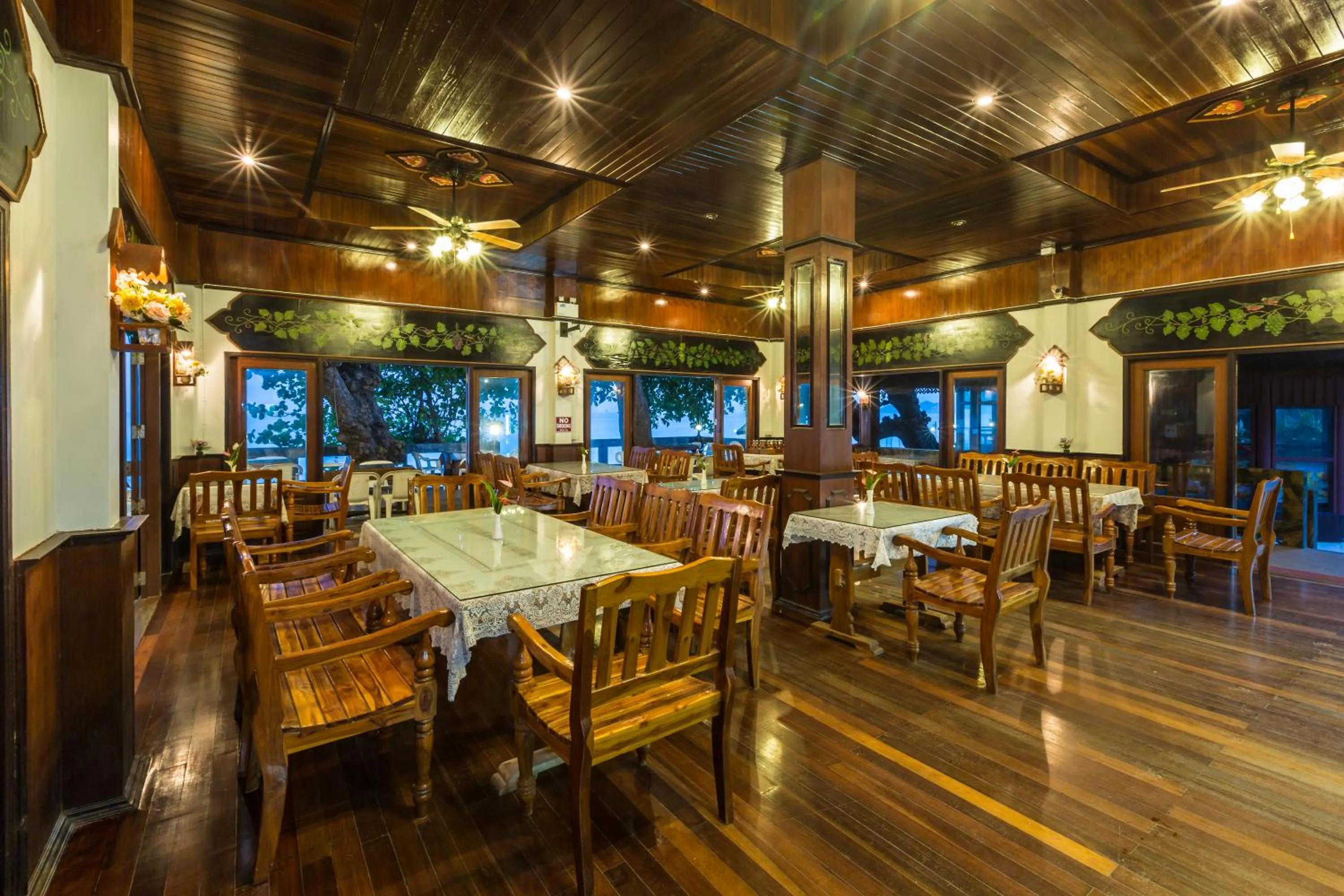 Restaurant/places to eat in Long Beach Lodge, Chaweng Beach, Koh Samui