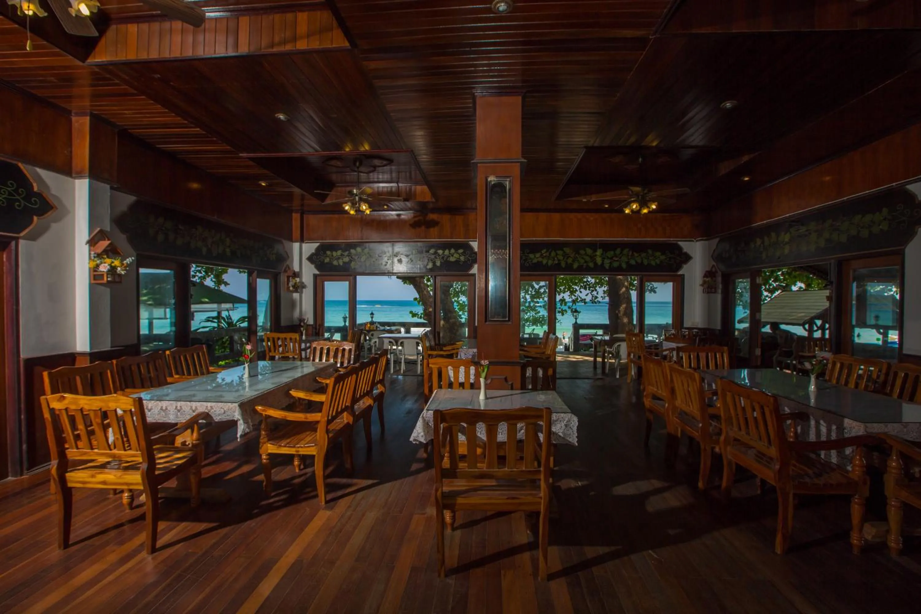 Restaurant/places to eat in Long Beach Lodge, Chaweng Beach, Koh Samui