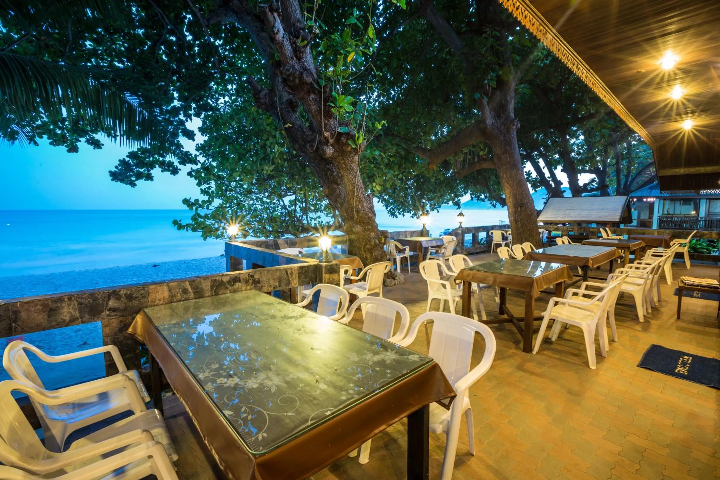 Restaurant/places to eat in Long Beach Lodge, Chaweng Beach, Koh Samui