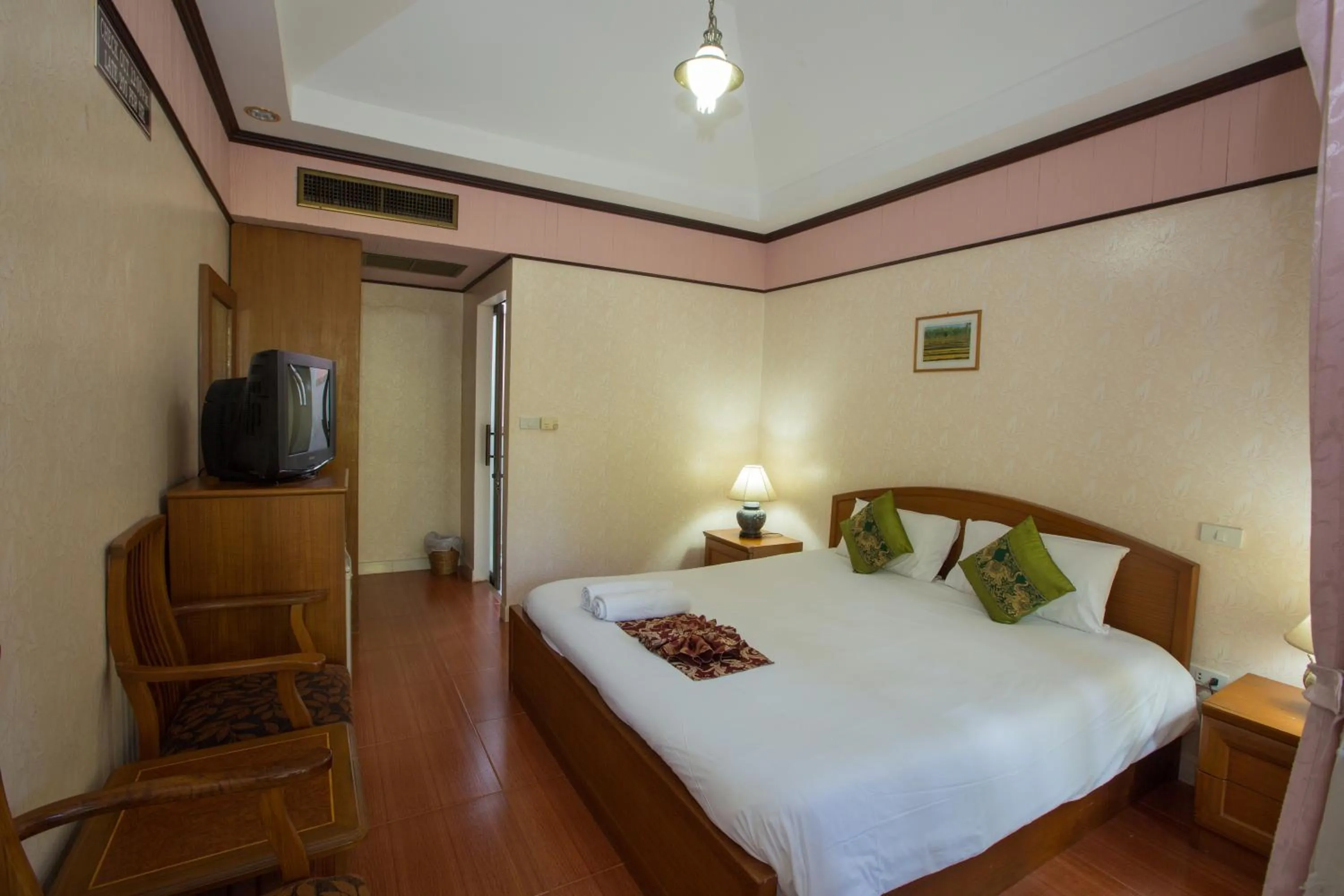 Bed in Long Beach Lodge, Chaweng Beach, Koh Samui