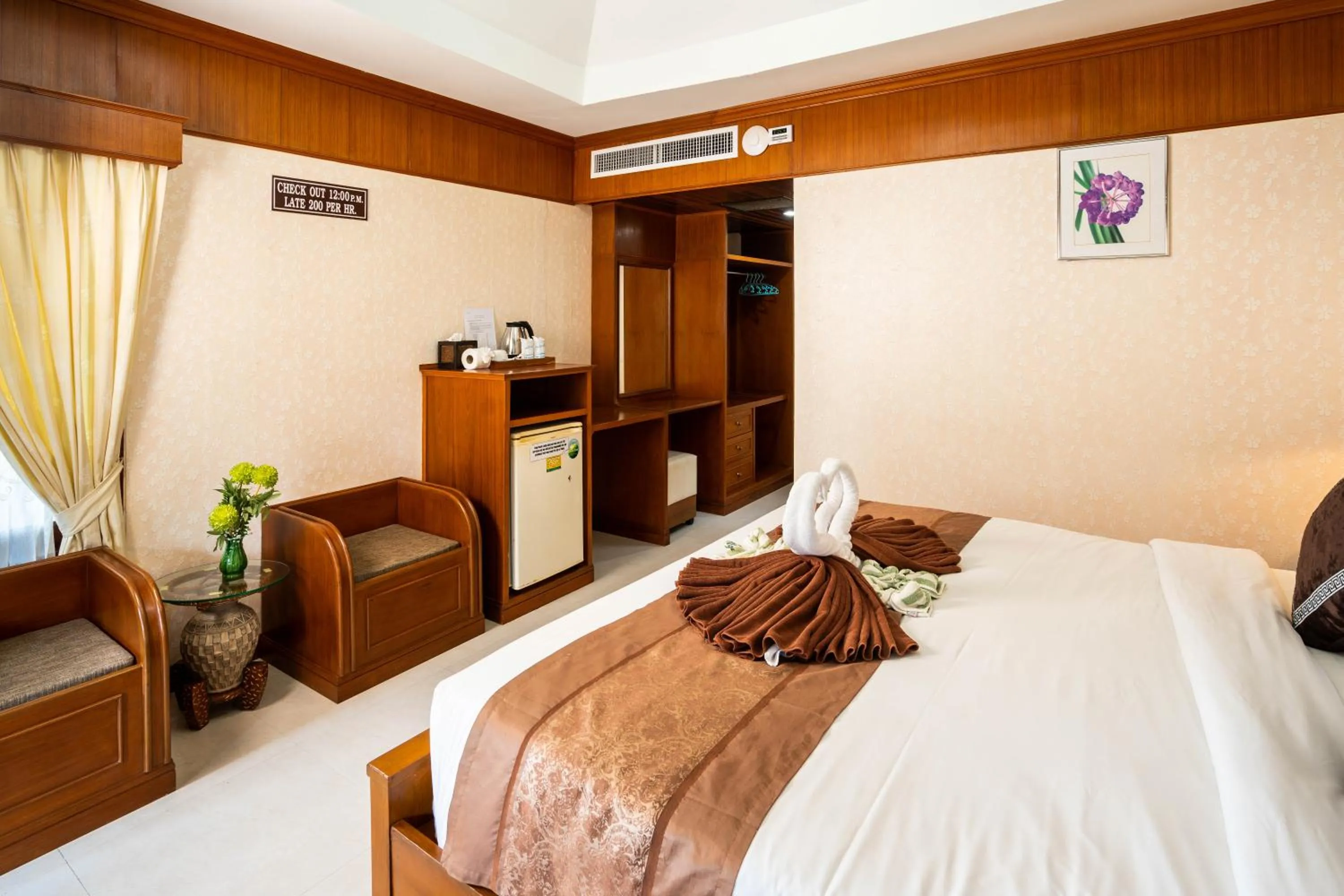 Bed in Long Beach Lodge, Chaweng Beach, Koh Samui