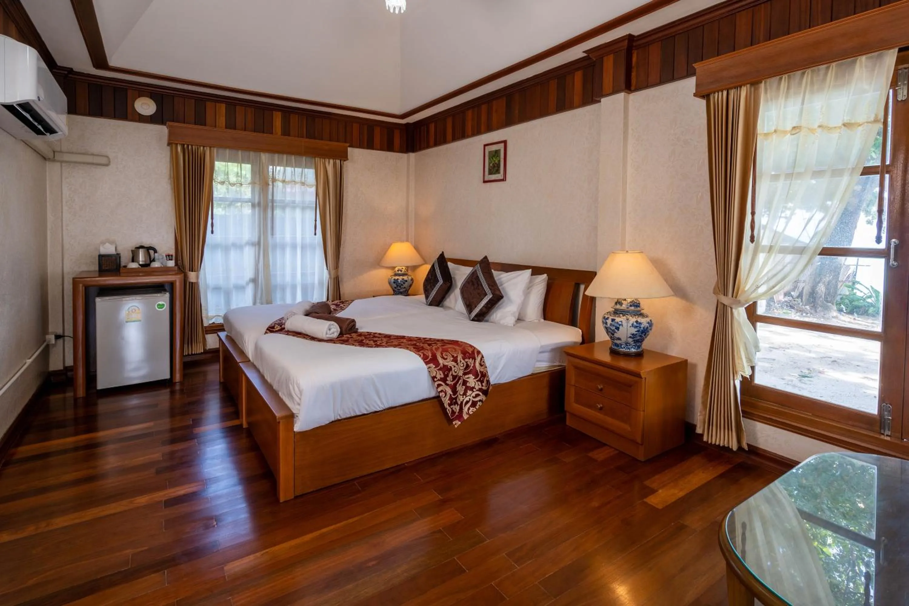 Bed in Long Beach Lodge, Chaweng Beach, Koh Samui