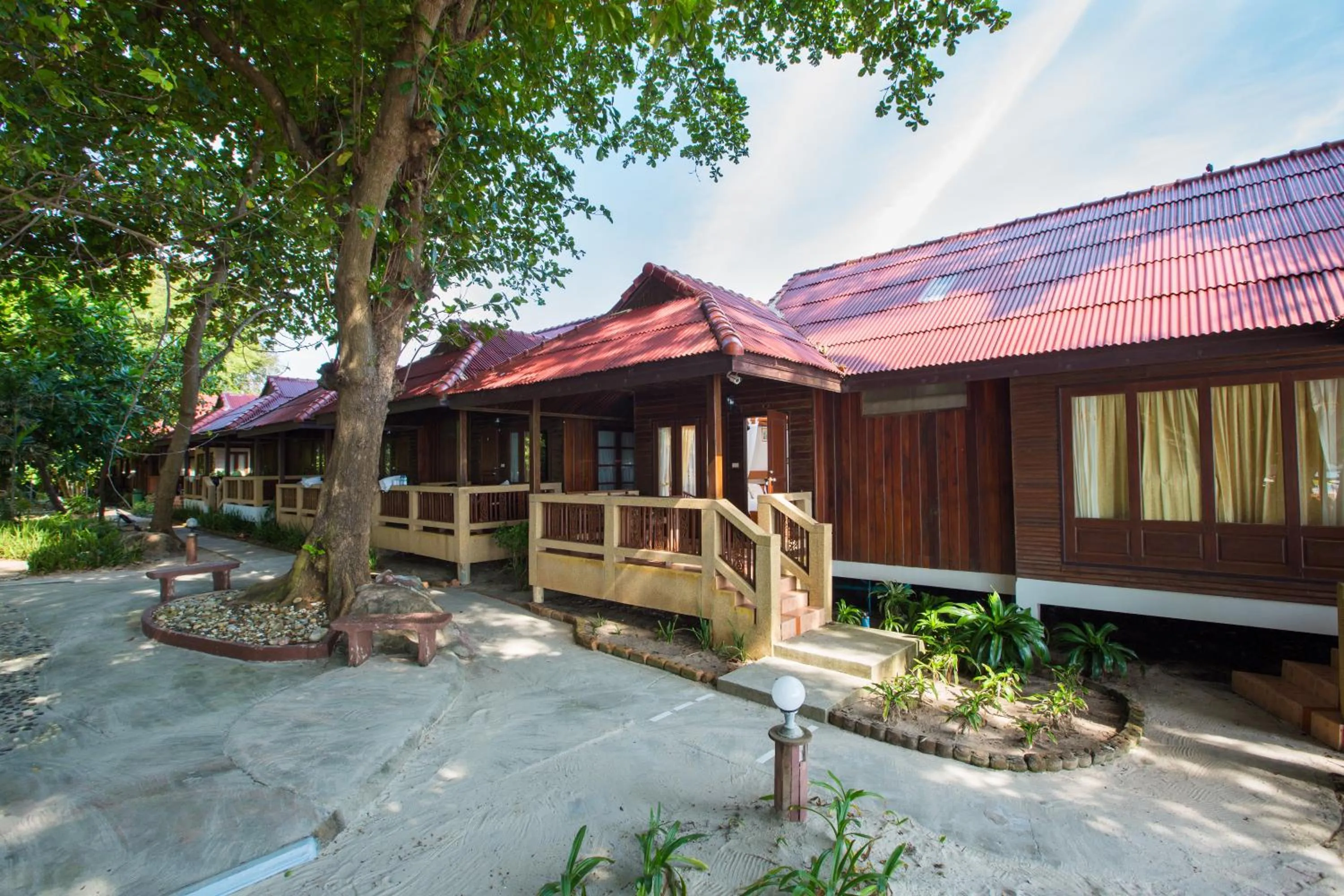 Garden in Long Beach Lodge, Chaweng Beach, Koh Samui