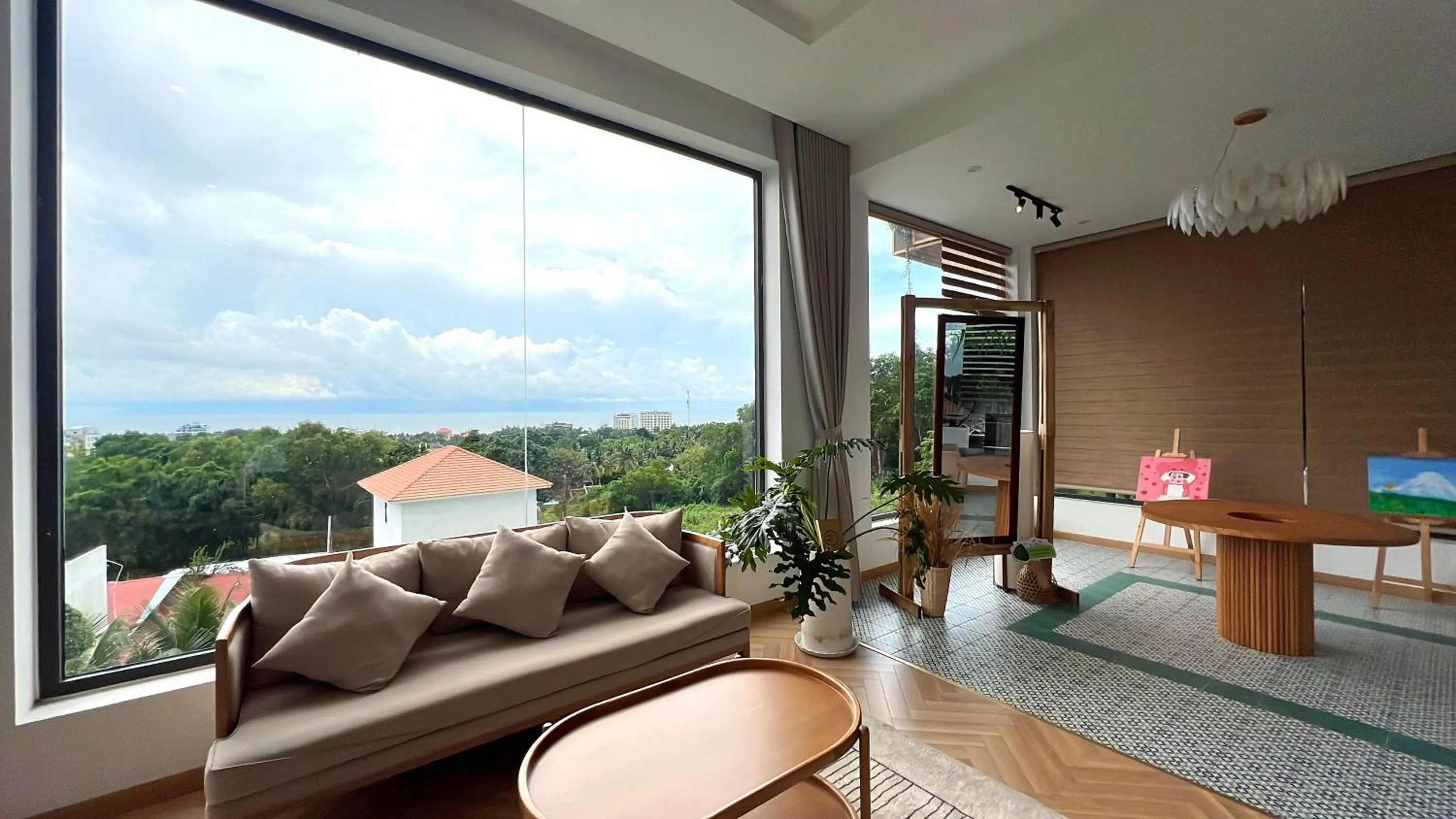 Communal lounge/ TV room in Tom Hill Boutique Resort & Spa - Sea View