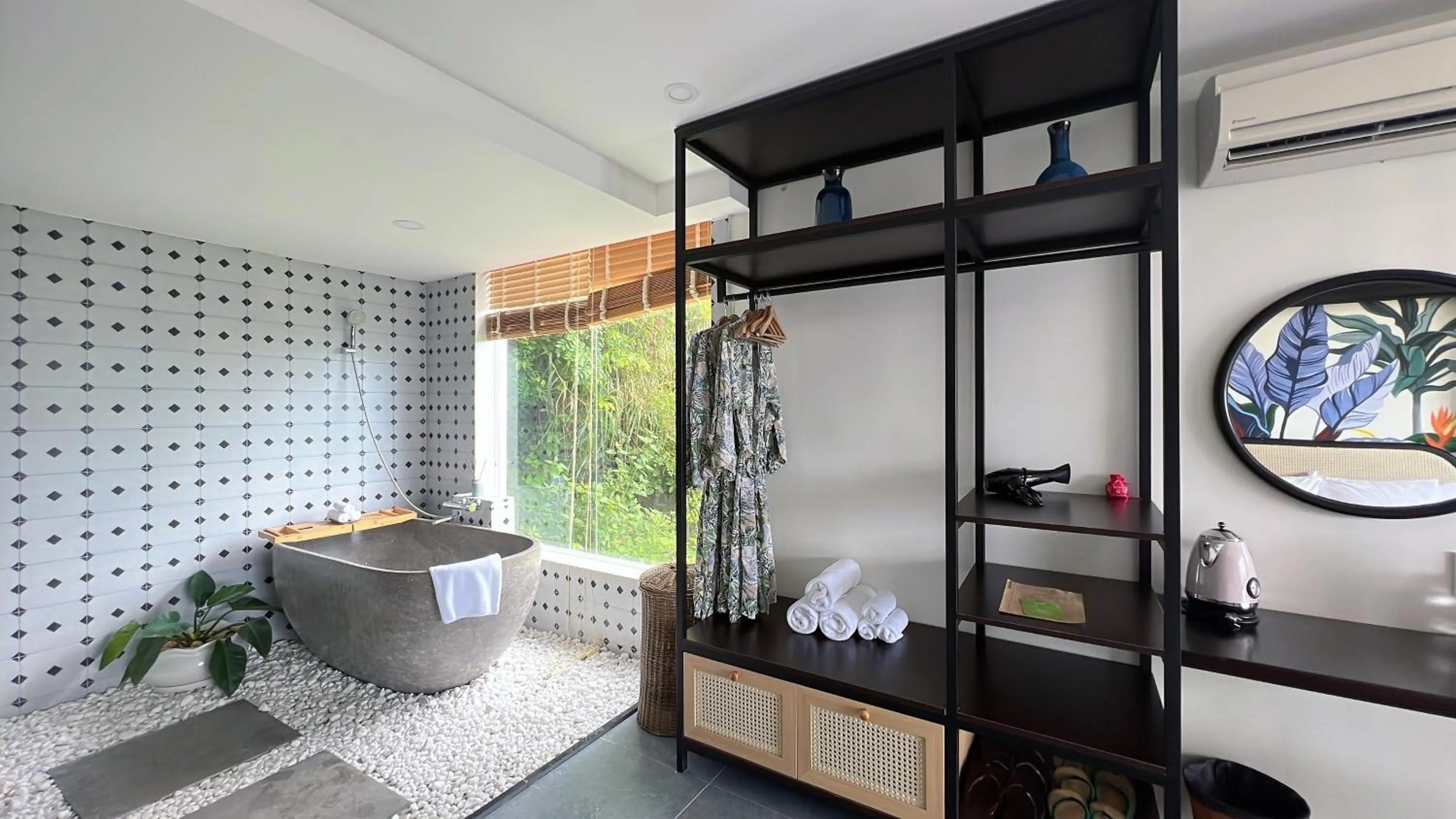 Shower in Tom Hill Boutique Resort & Spa - Sea View