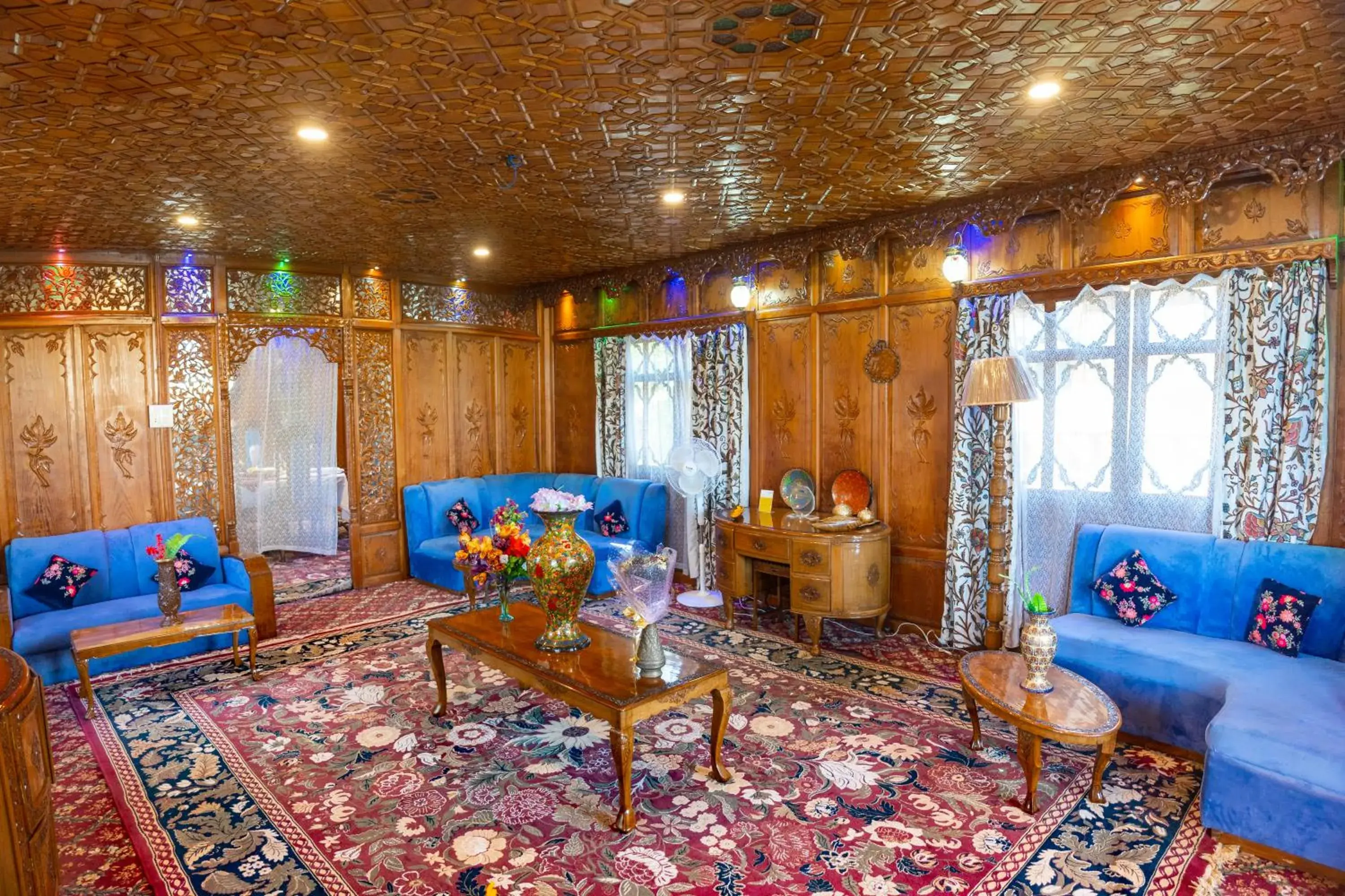 Standard King Room in Wangnoo Heritage Houseboats Standard King Room in Wangnoo Heritage Houseboats