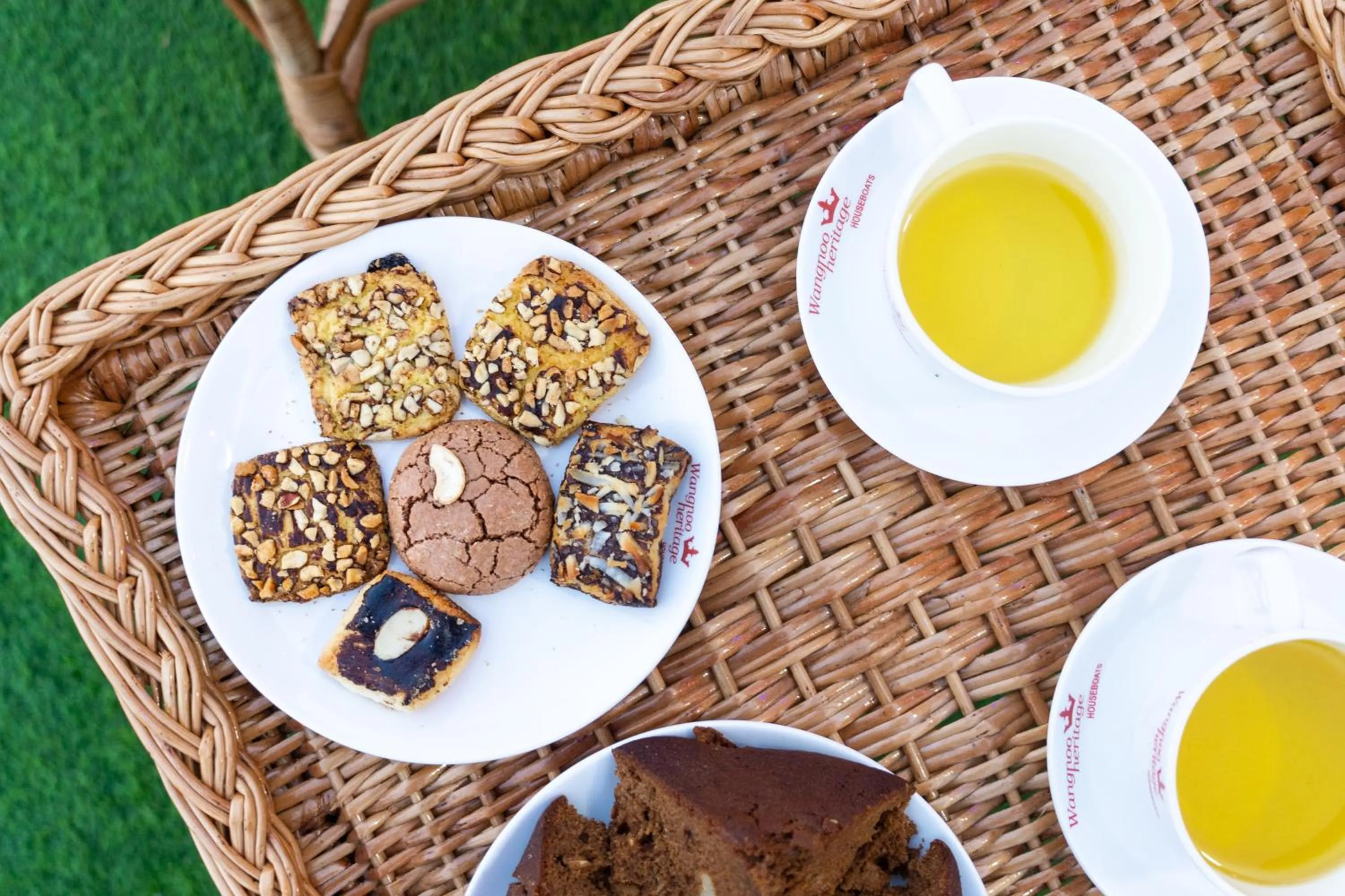 Food in Wangnoo Heritage Houseboats