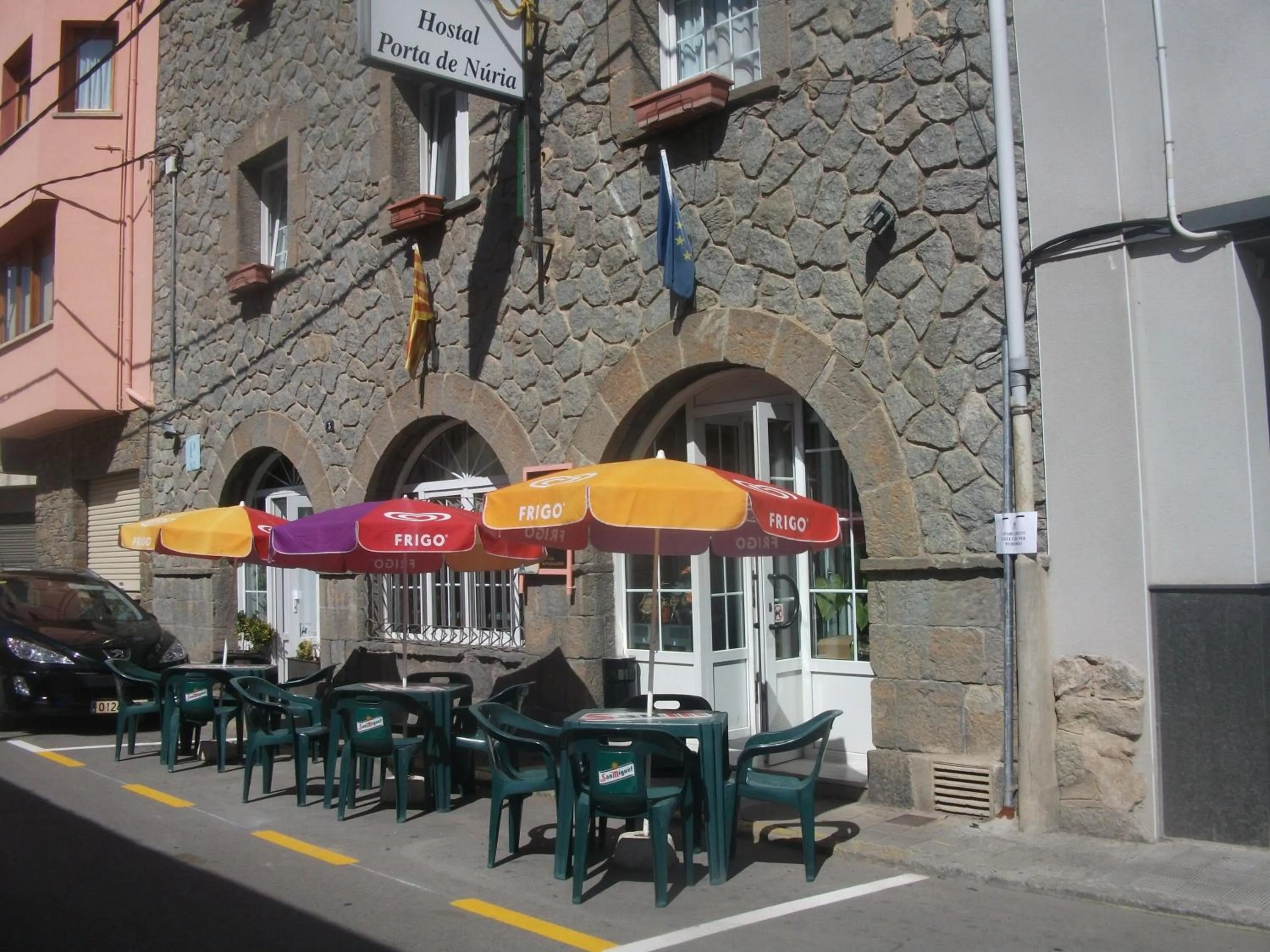 Facade/entrance in Hostal Porta De Núria