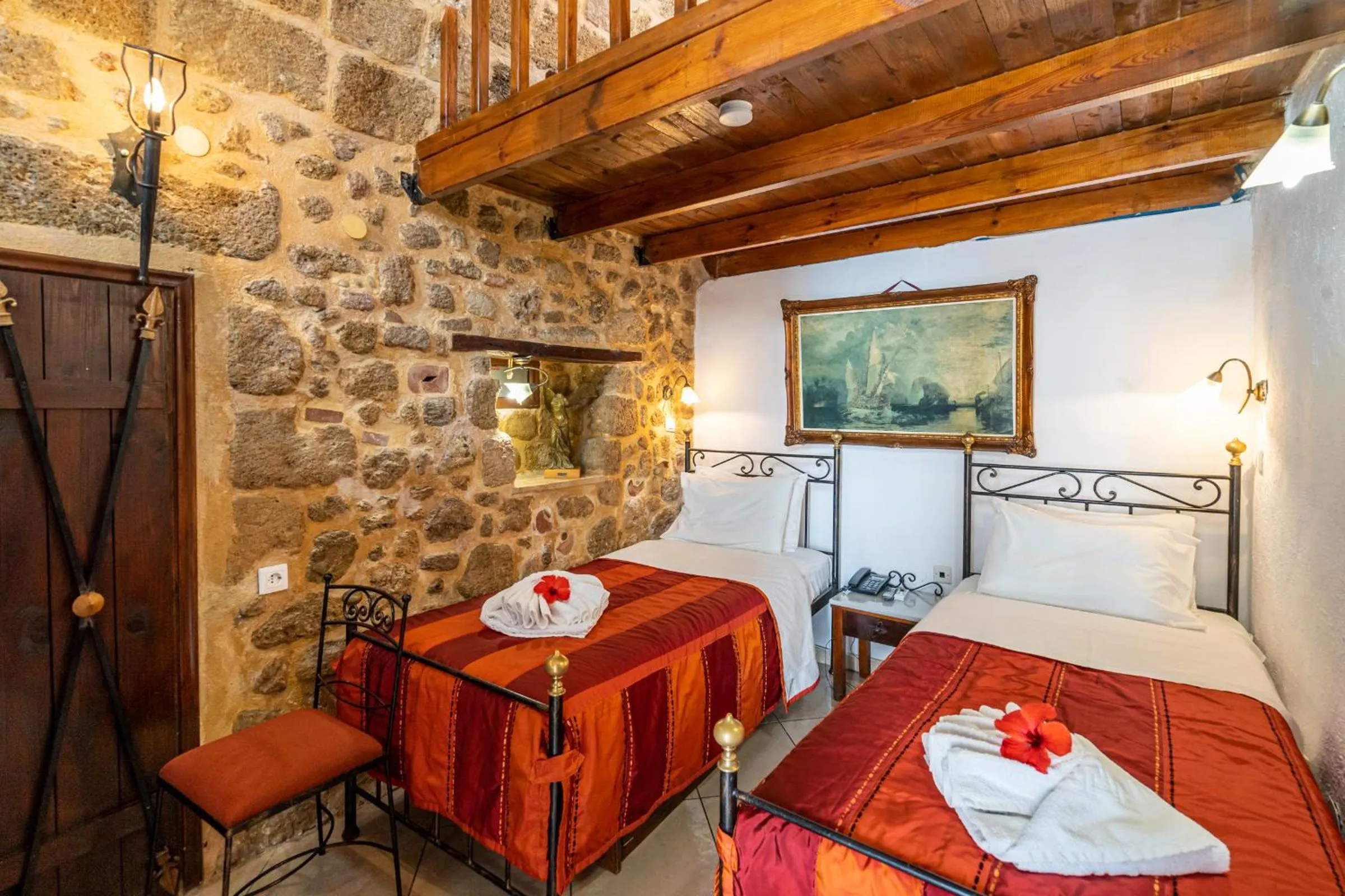 Photo of the whole room, Bed in Cava d'Oro