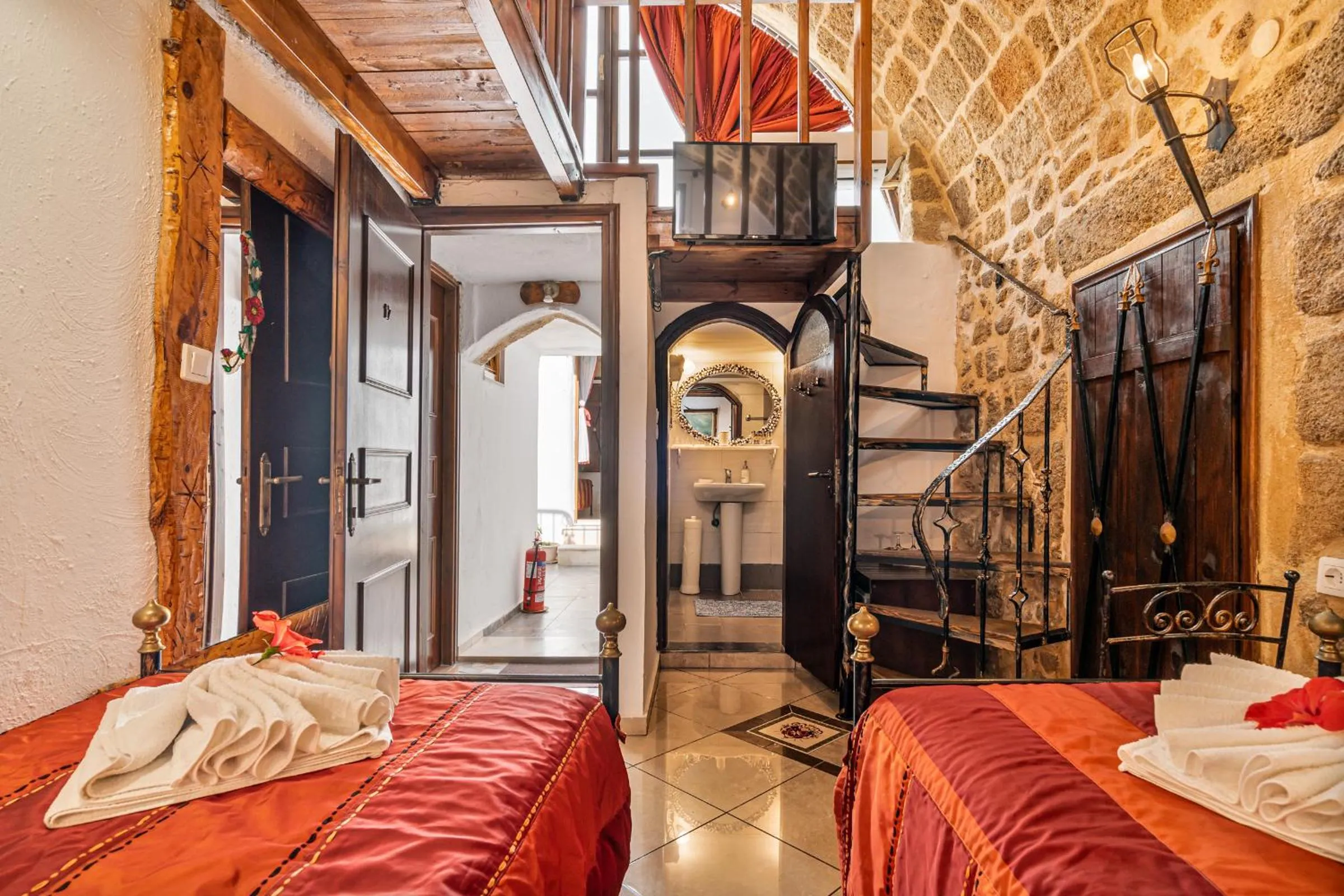 Photo of the whole room, Bed in Cava d'Oro