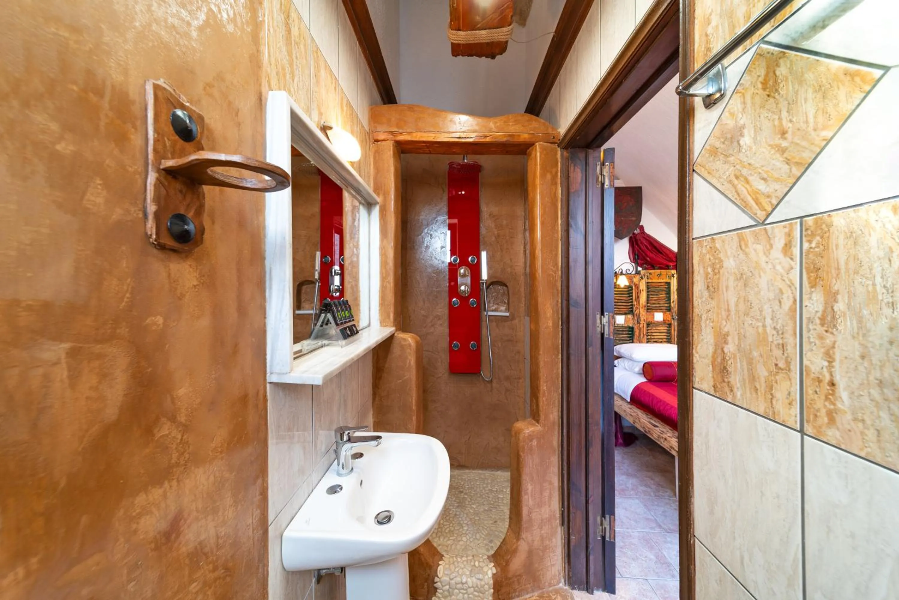 Shower in Cava d'Oro