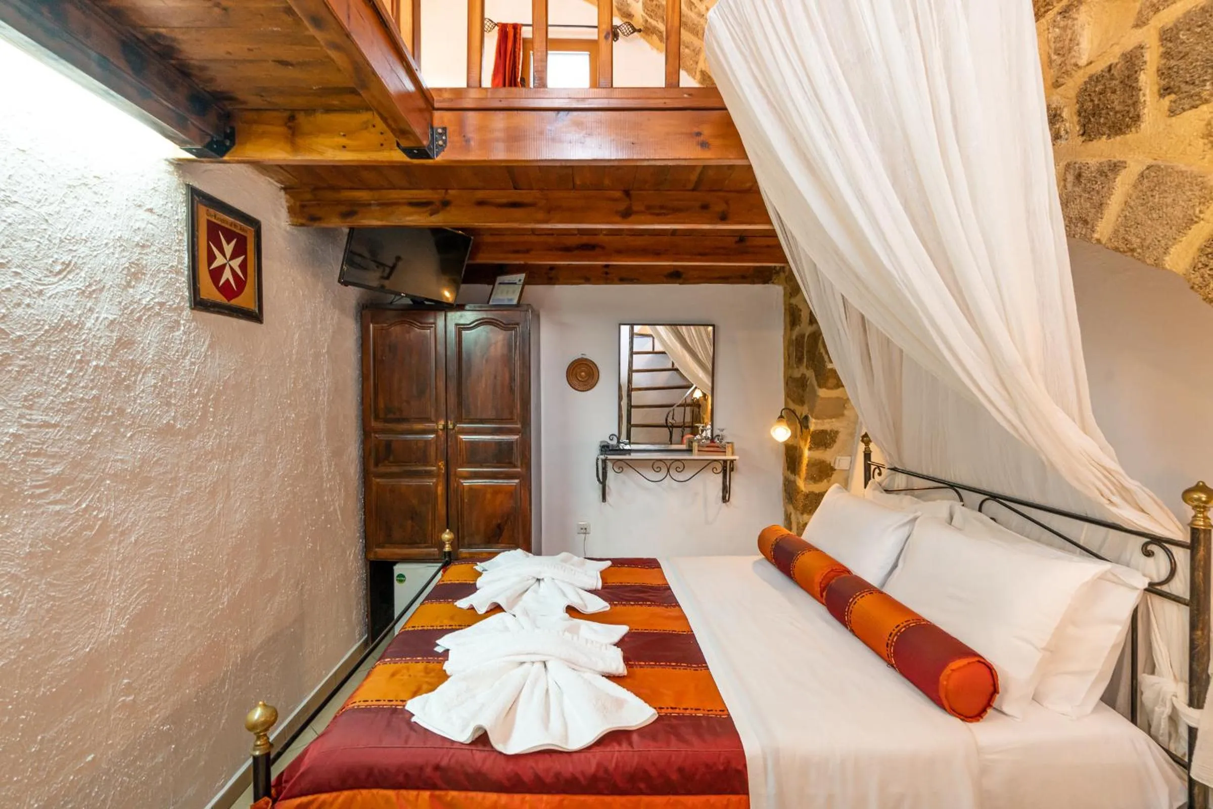 Photo of the whole room, Bed in Cava d'Oro