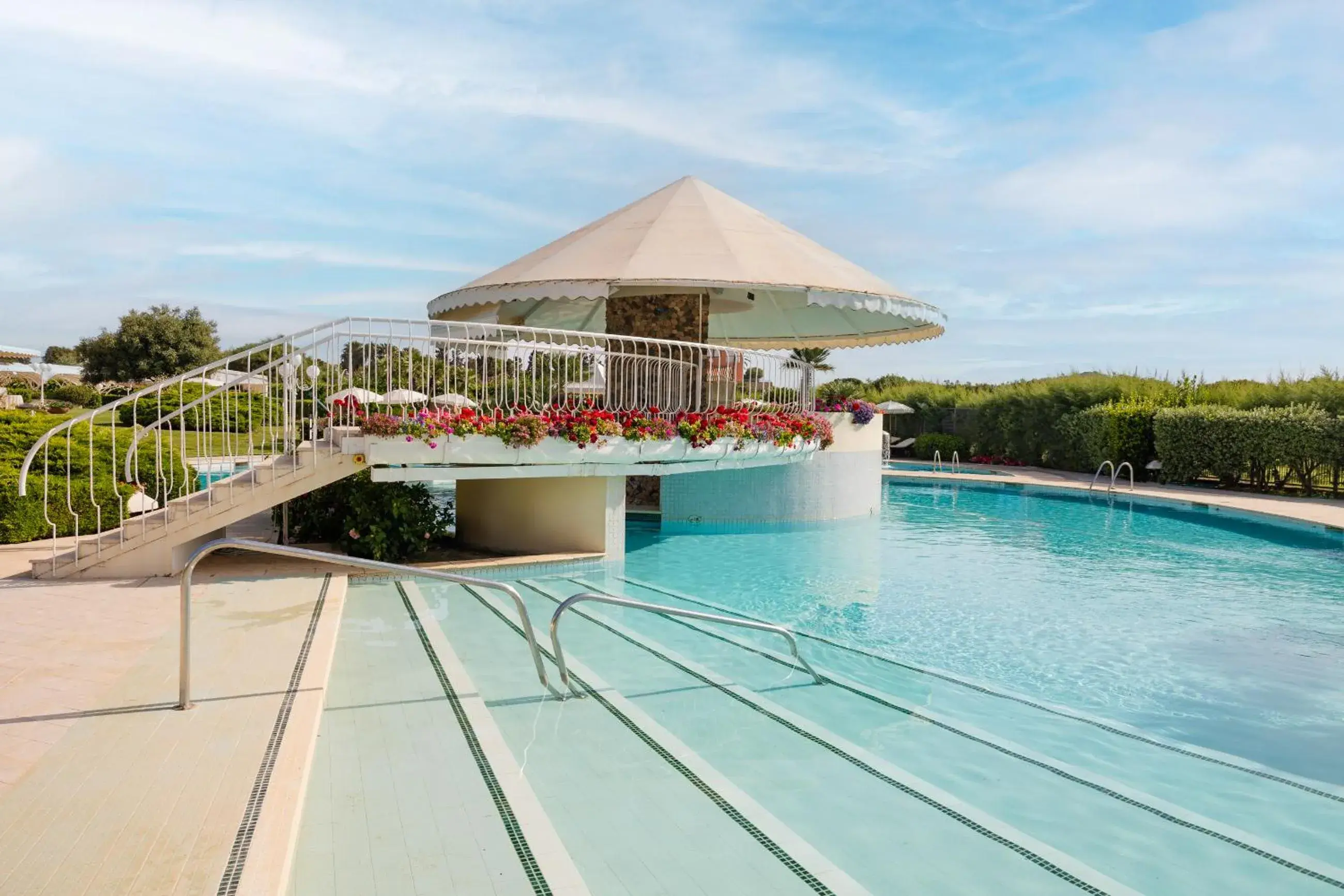 Swimming pool in Hotel Baia di Nora Swimming pool in Hotel Baia di Nora