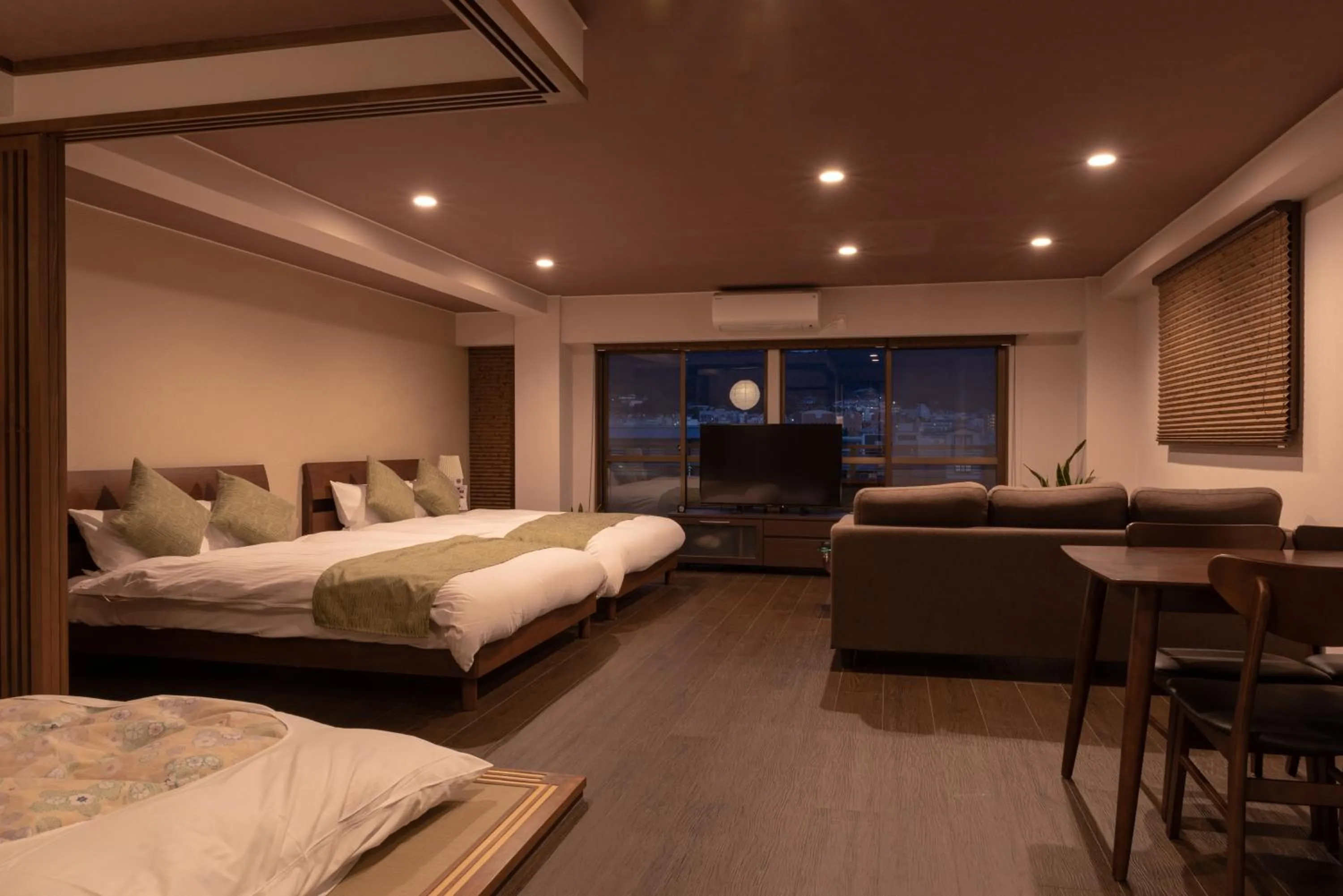 Night, Bed in Kyoto Riverview House Kyoraku