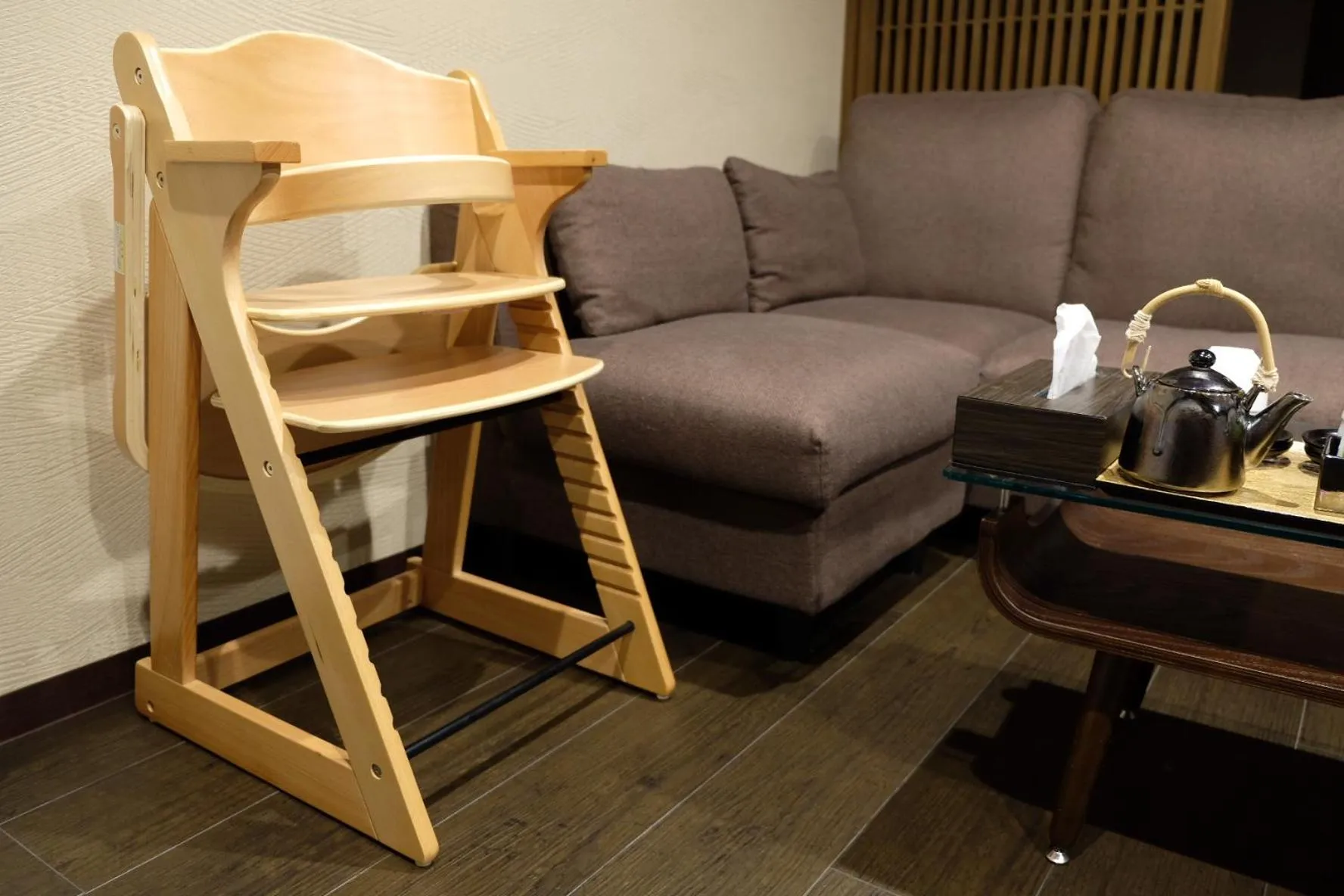 young children in Kyoto Riverview House Kyoraku