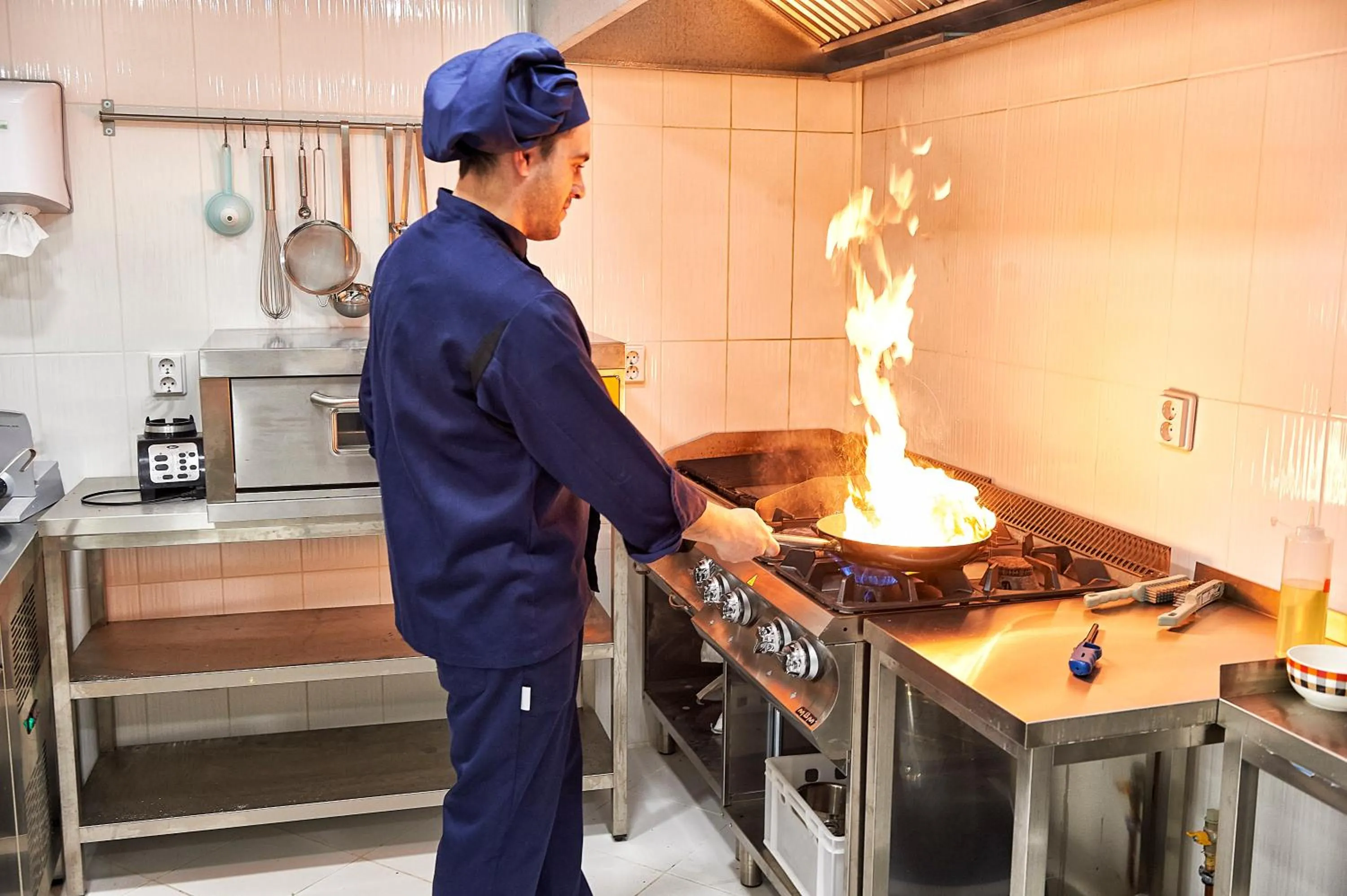 Restaurant/places to eat in Platinum Image Hotel