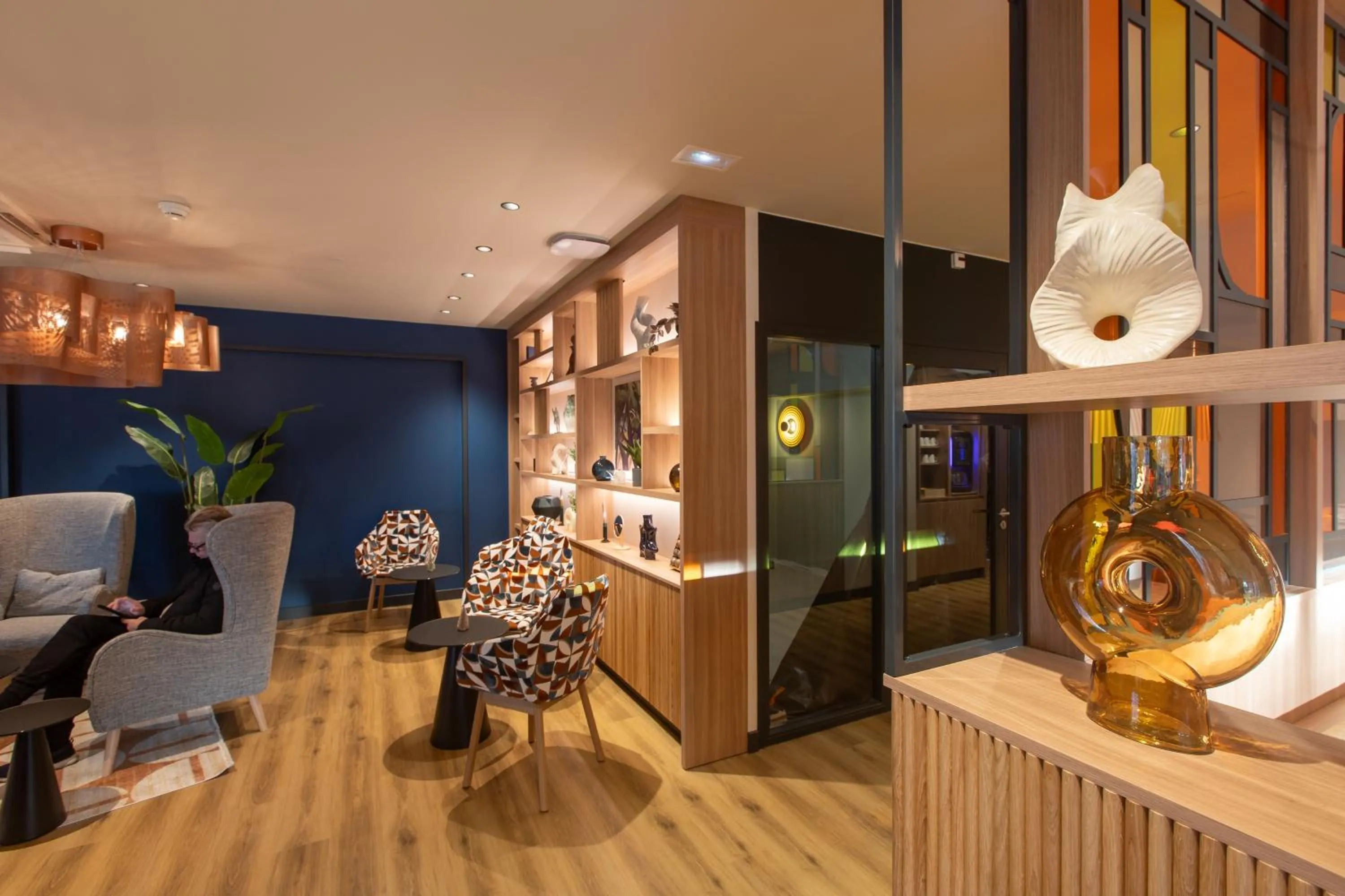 Seating area in Campanile Reims Centre - Cathedrale