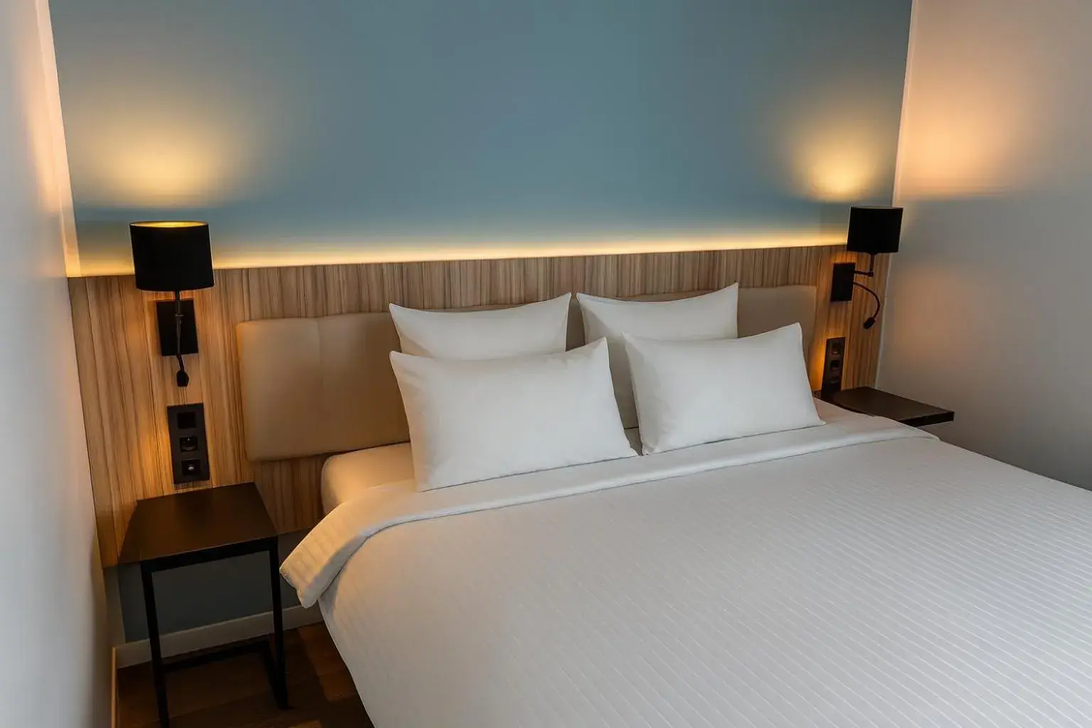 Standard Triple Room in Campanile Reims Centre - Cathedrale Standard Triple Room in Campanile Reims Centre - Cathedrale