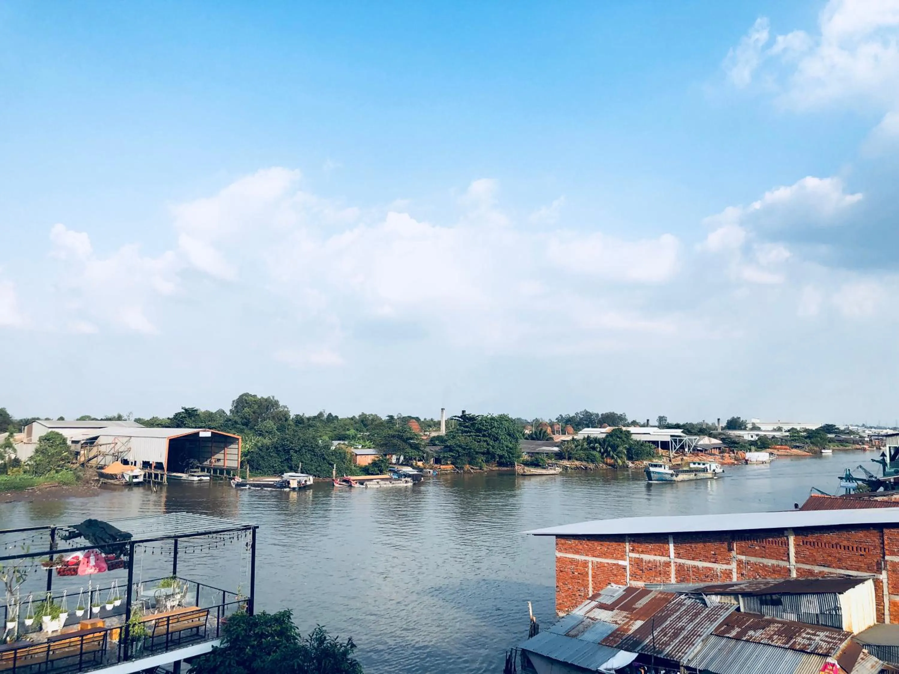 Sao Khue Riverside Hotel & Coffee