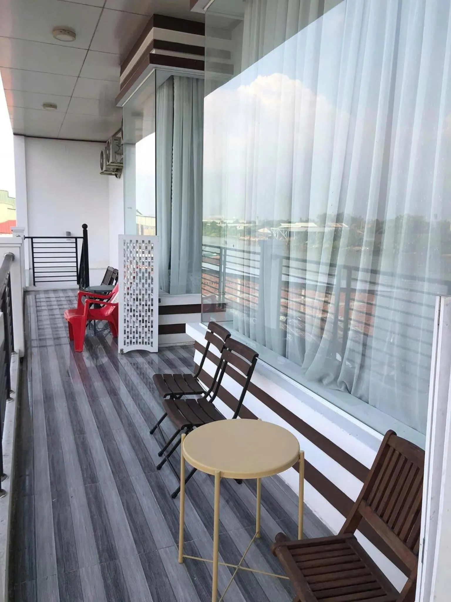 Sao Khue Riverside Hotel & Coffee