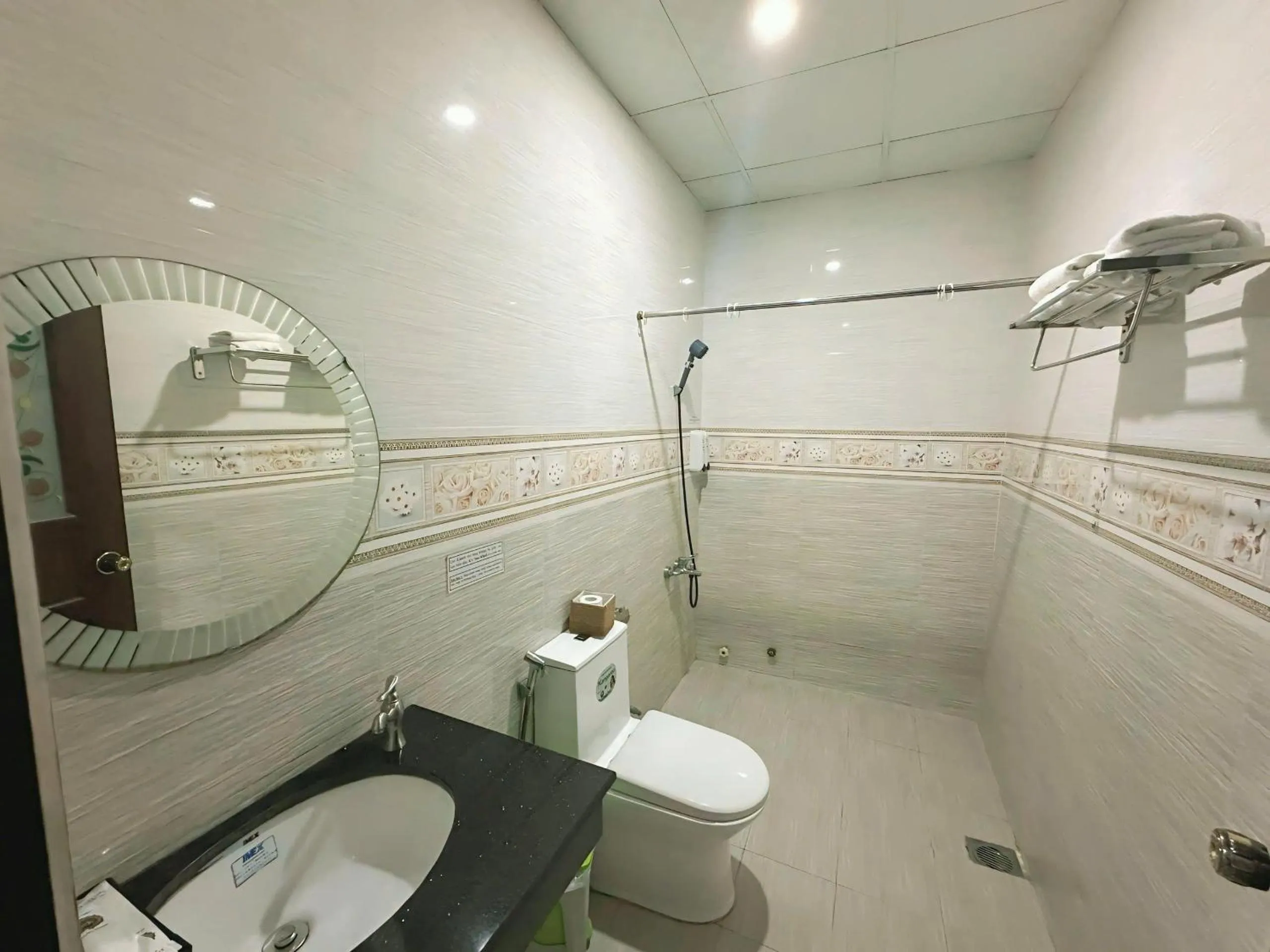 Sao Khue Riverside Hotel & Coffee