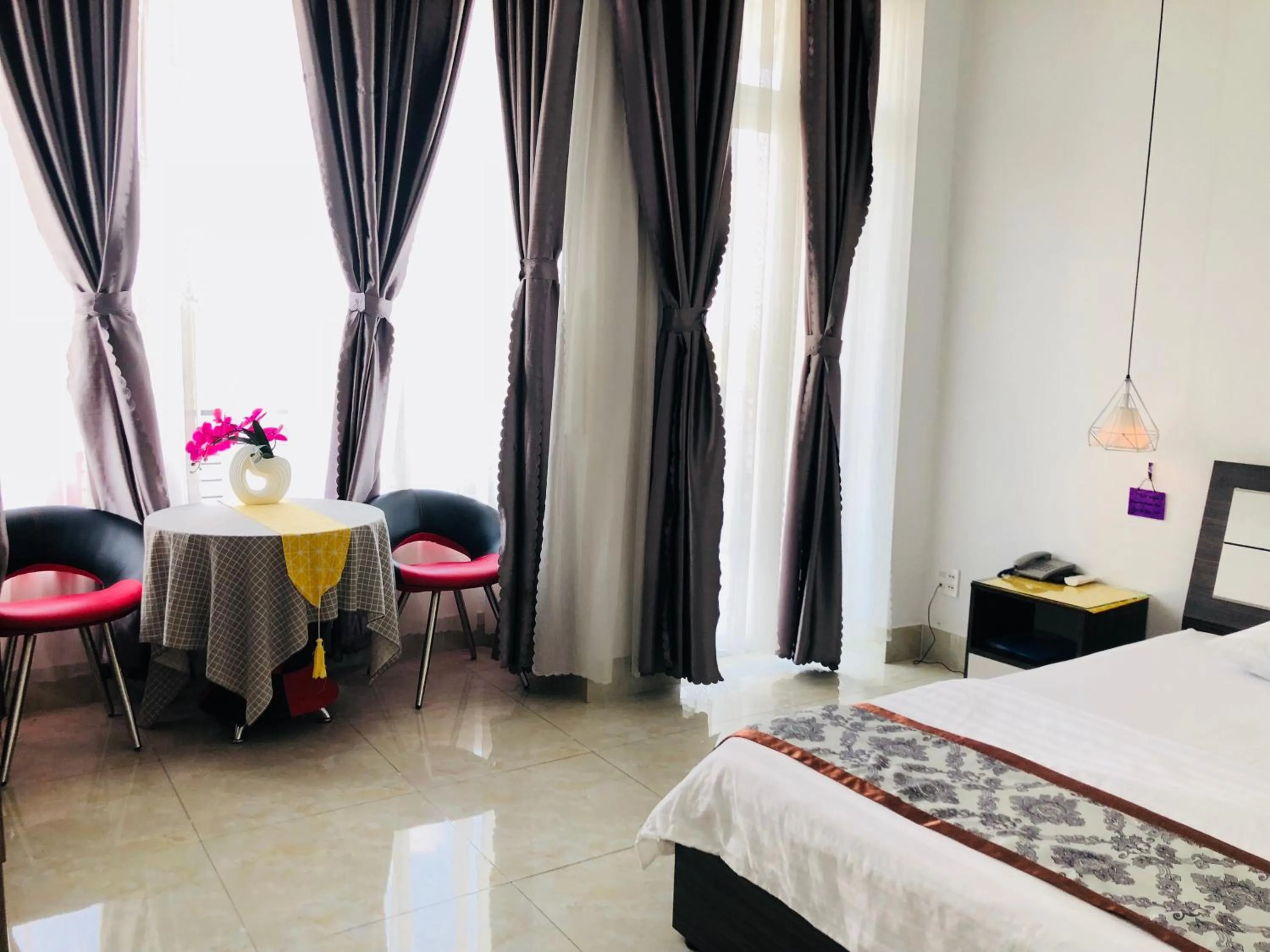 Sao Khue Riverside Hotel & Coffee