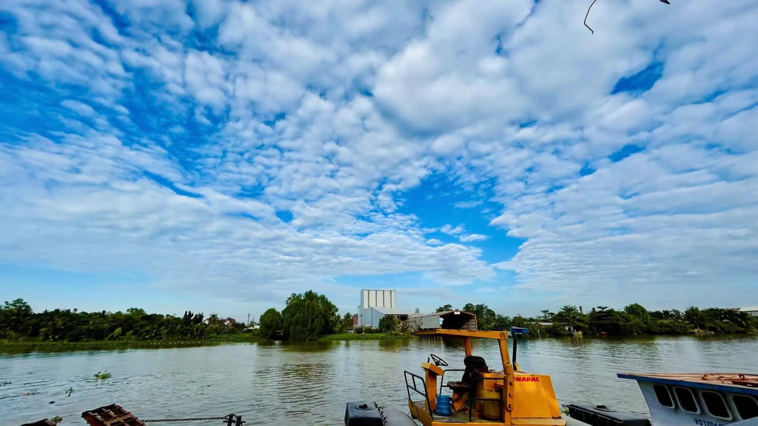 Sao Khue Riverside Hotel & Coffee