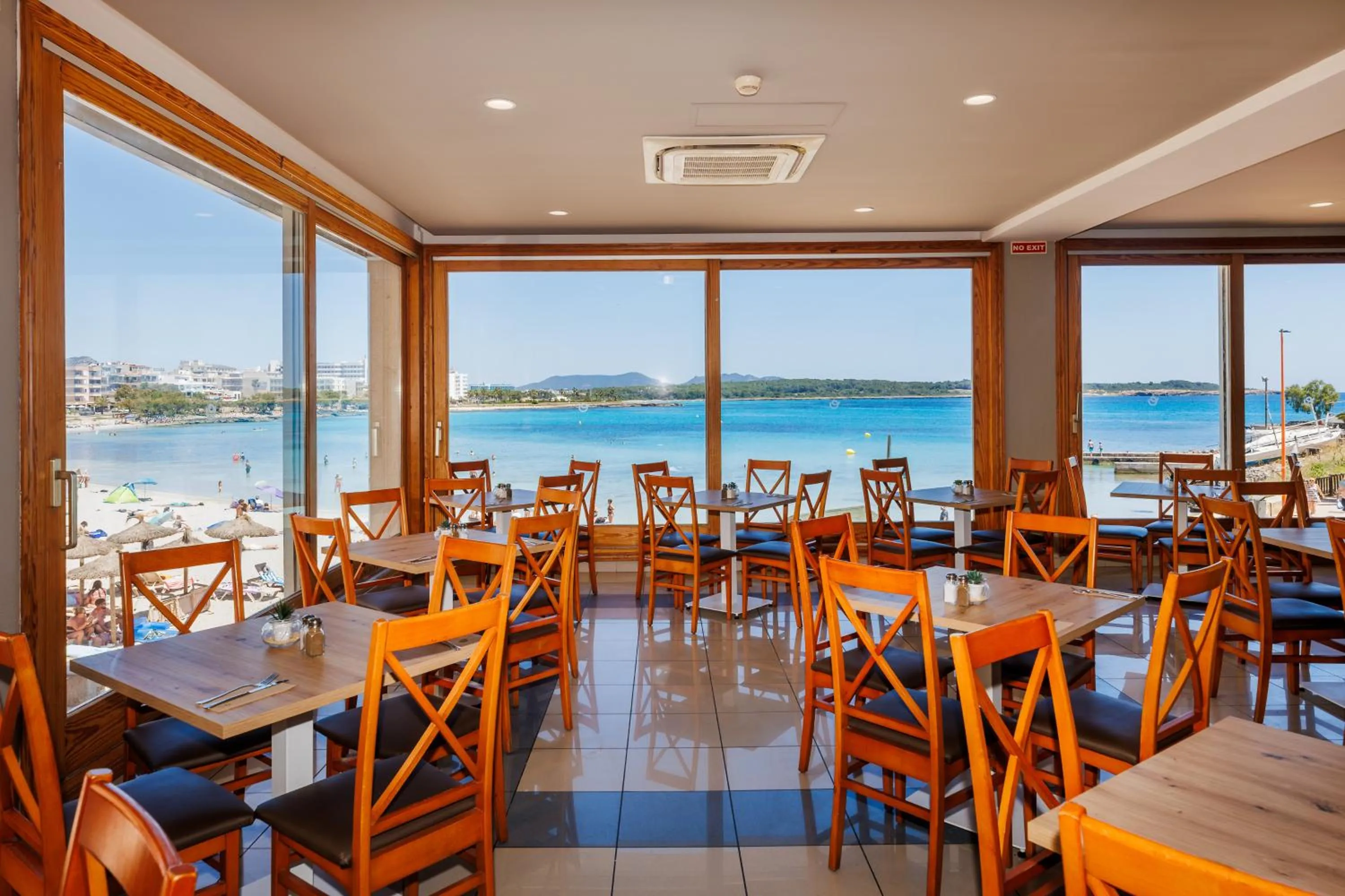 Dining area in O7 Colombo