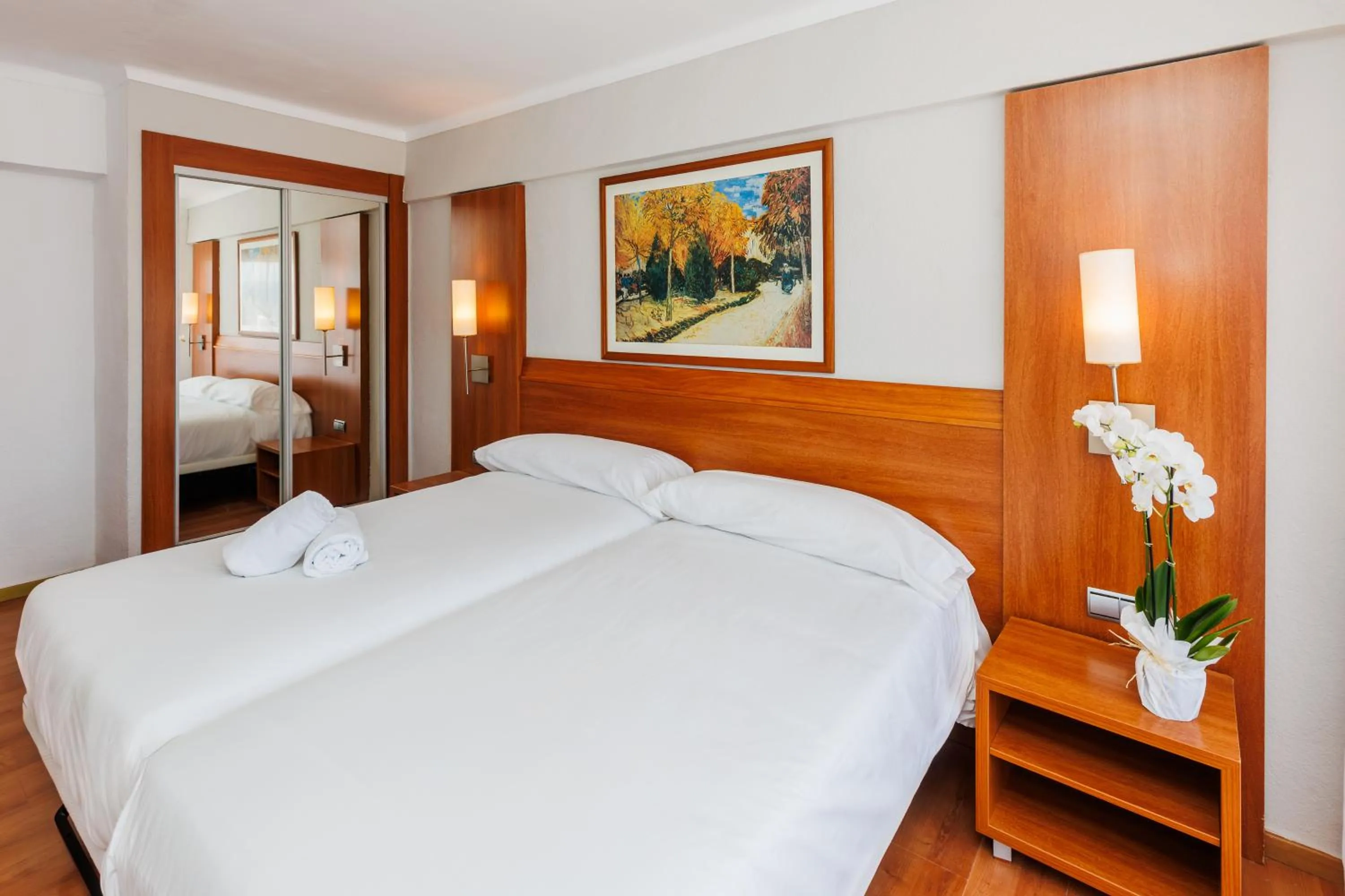 Photo of the whole room, Bed in O7 Colombo