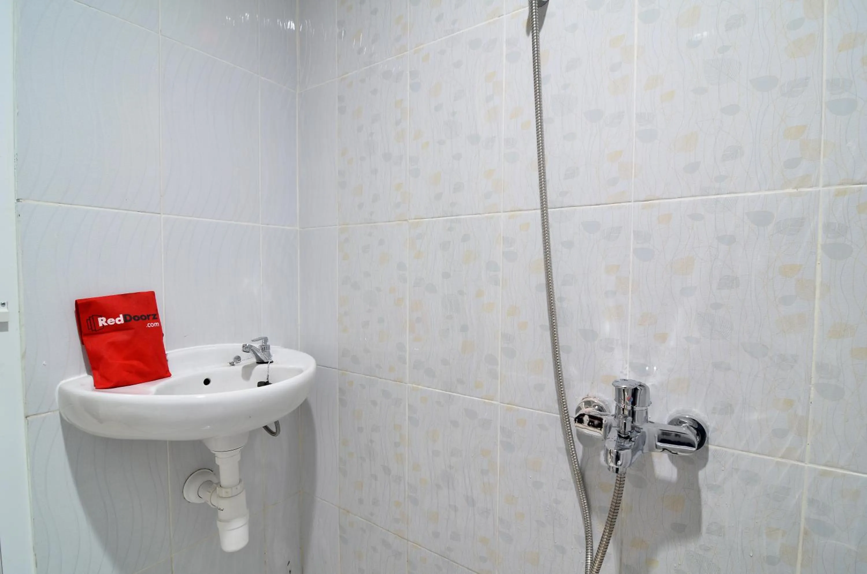 Bathroom in RedDoorz near Museum Keraton Surakarta