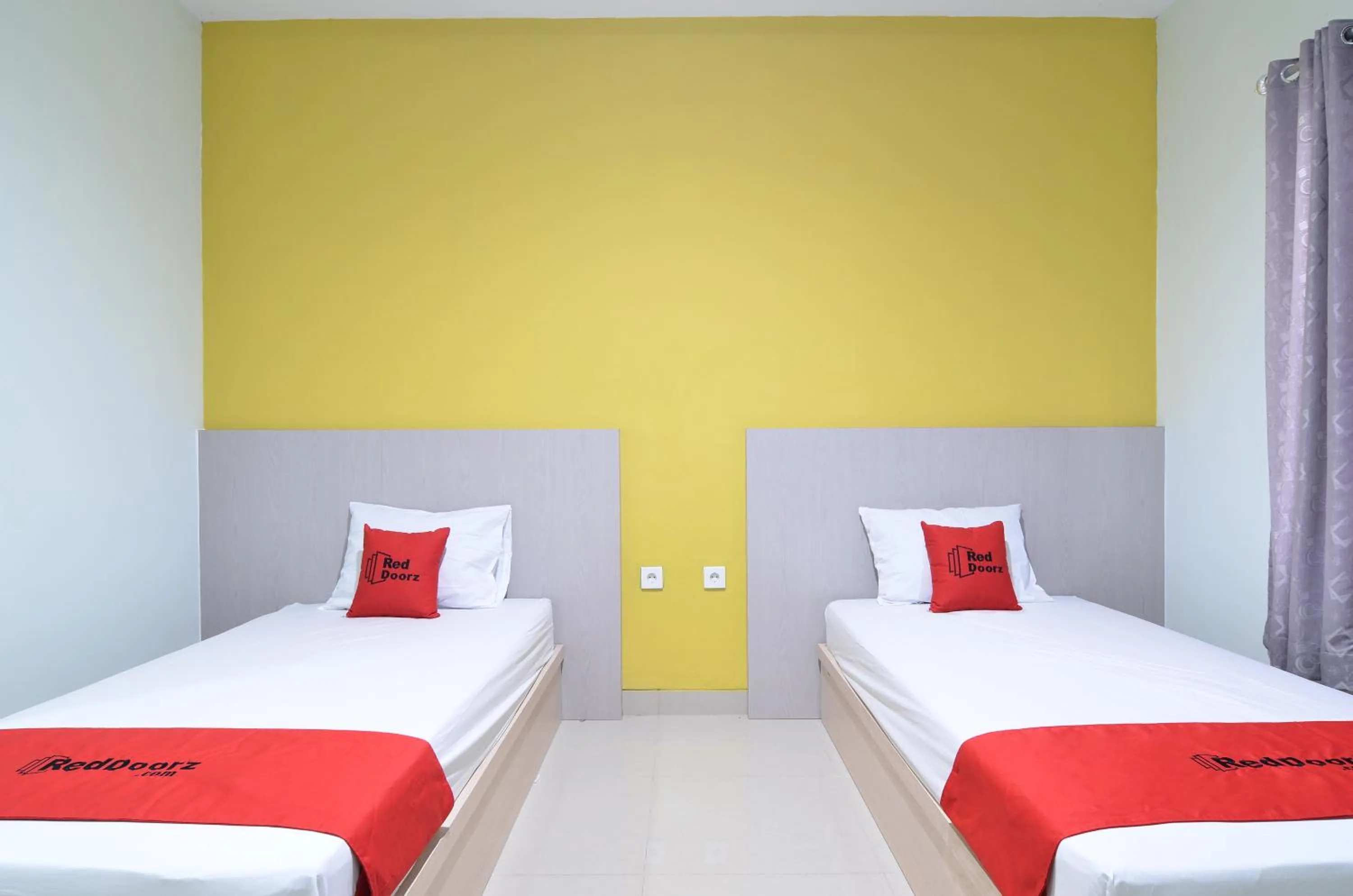 Bedroom, Bed in RedDoorz near Museum Keraton Surakarta
