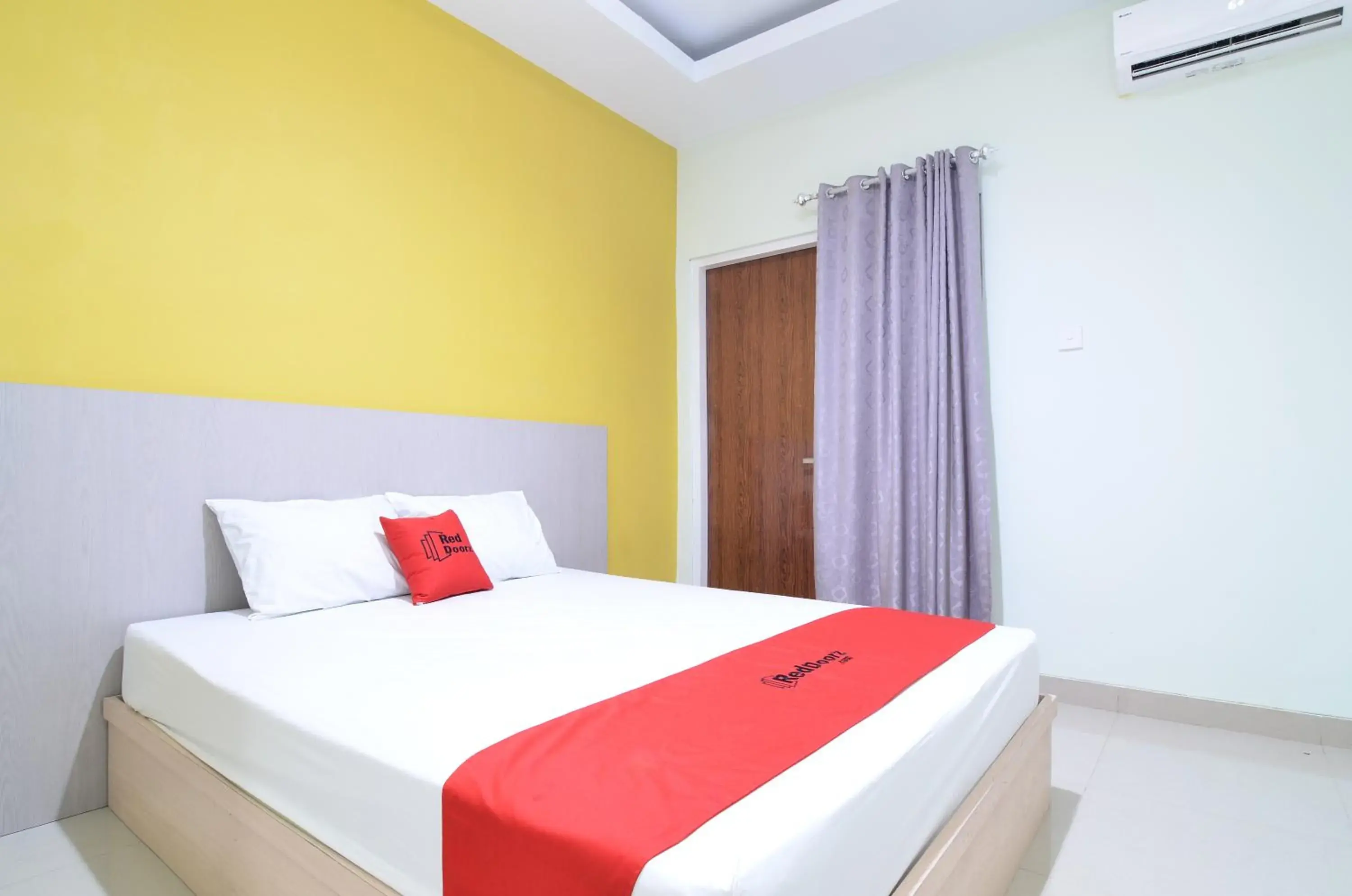 Bedroom, Bed in RedDoorz near Museum Keraton Surakarta Bedroom, Bed in RedDoorz near Museum Keraton Surakarta