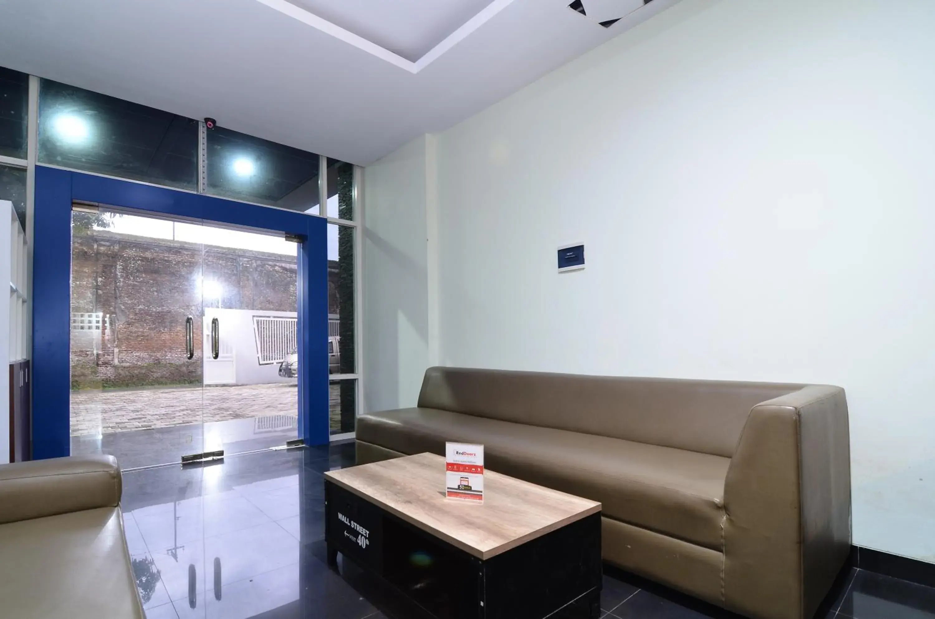 Lobby or reception in RedDoorz near Museum Keraton Surakarta Lobby or reception in RedDoorz near Museum Keraton Surakarta